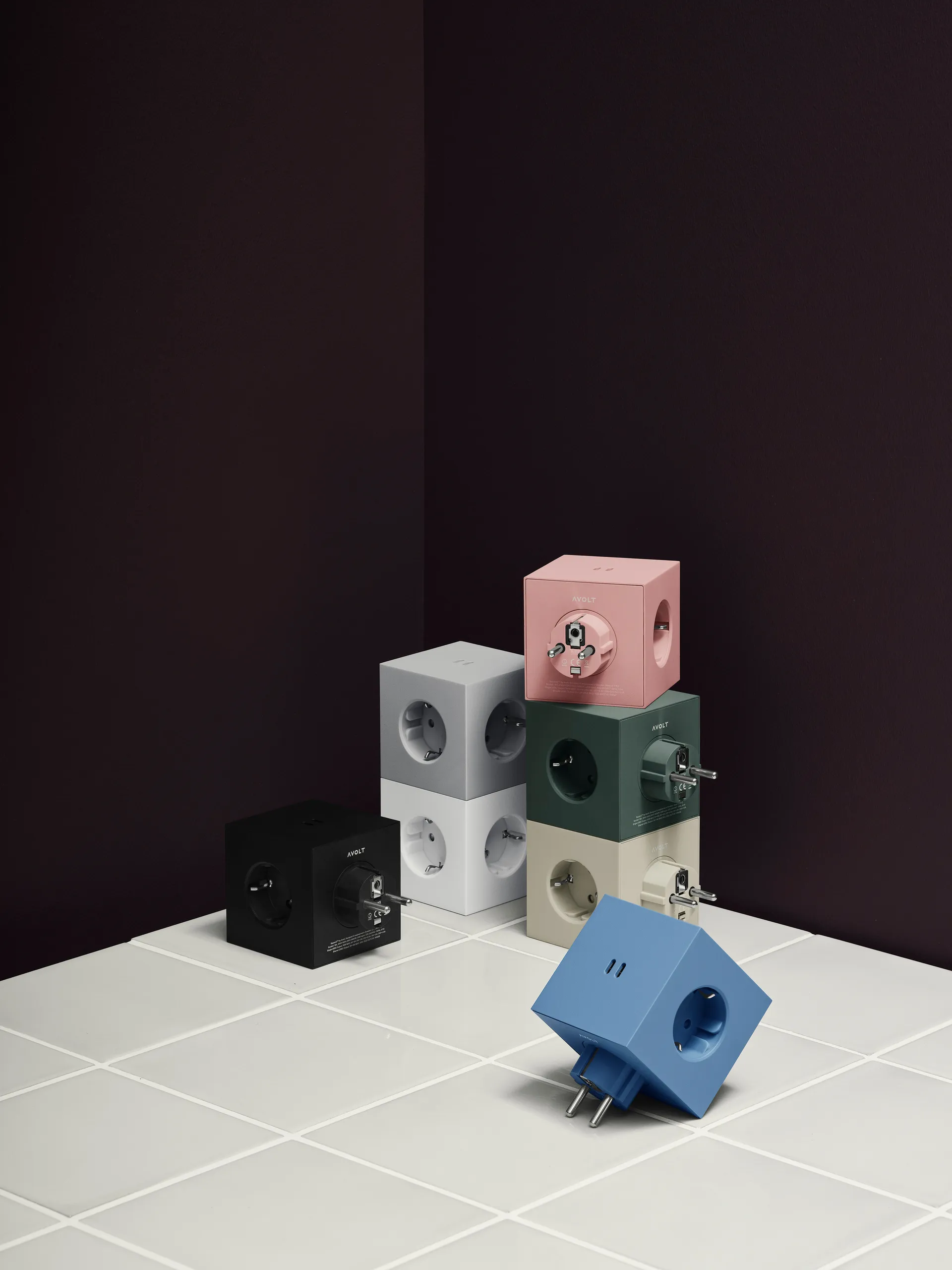 Square 2 outlet, Martinelli Luce Opal White Avolt