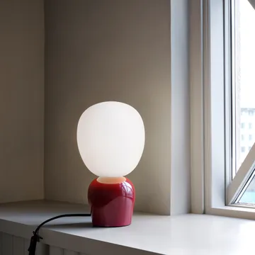 Buddy bordslampa opalglas - Vinröd - Belid