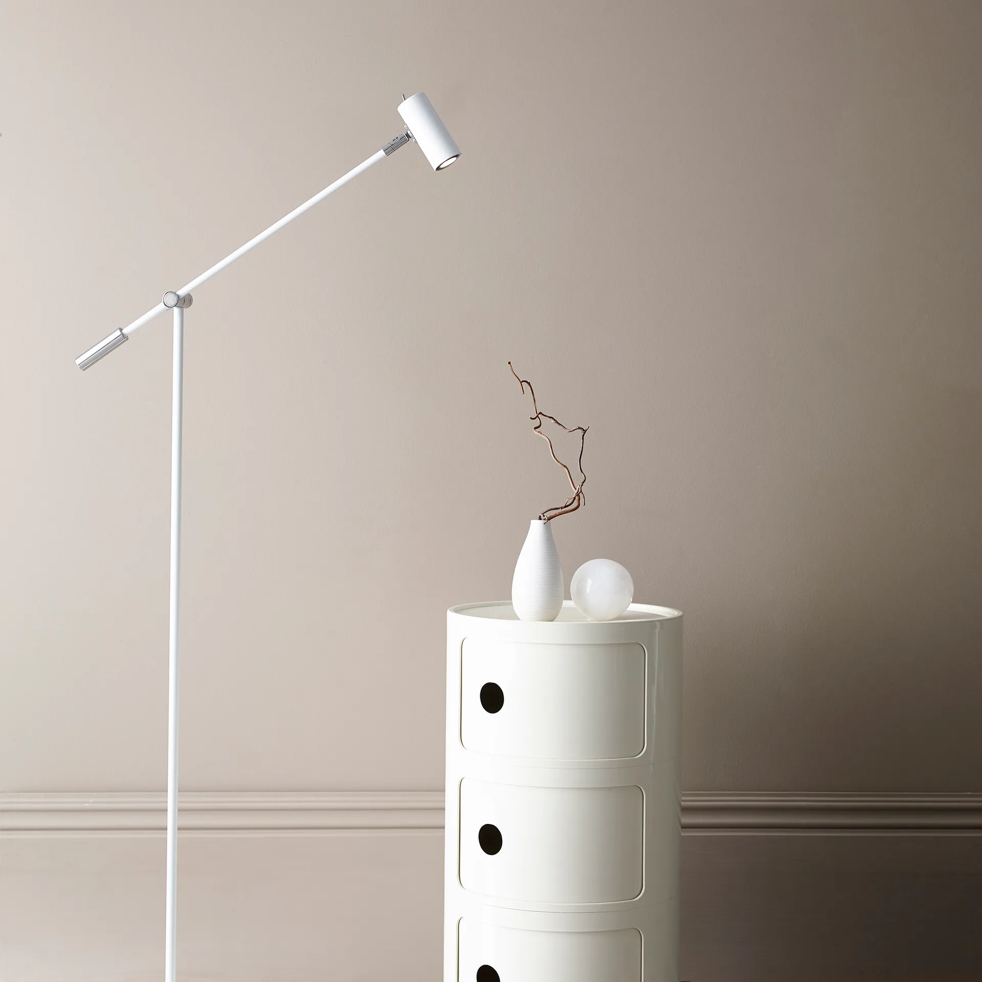 Cato floor lamp, matte white Belid