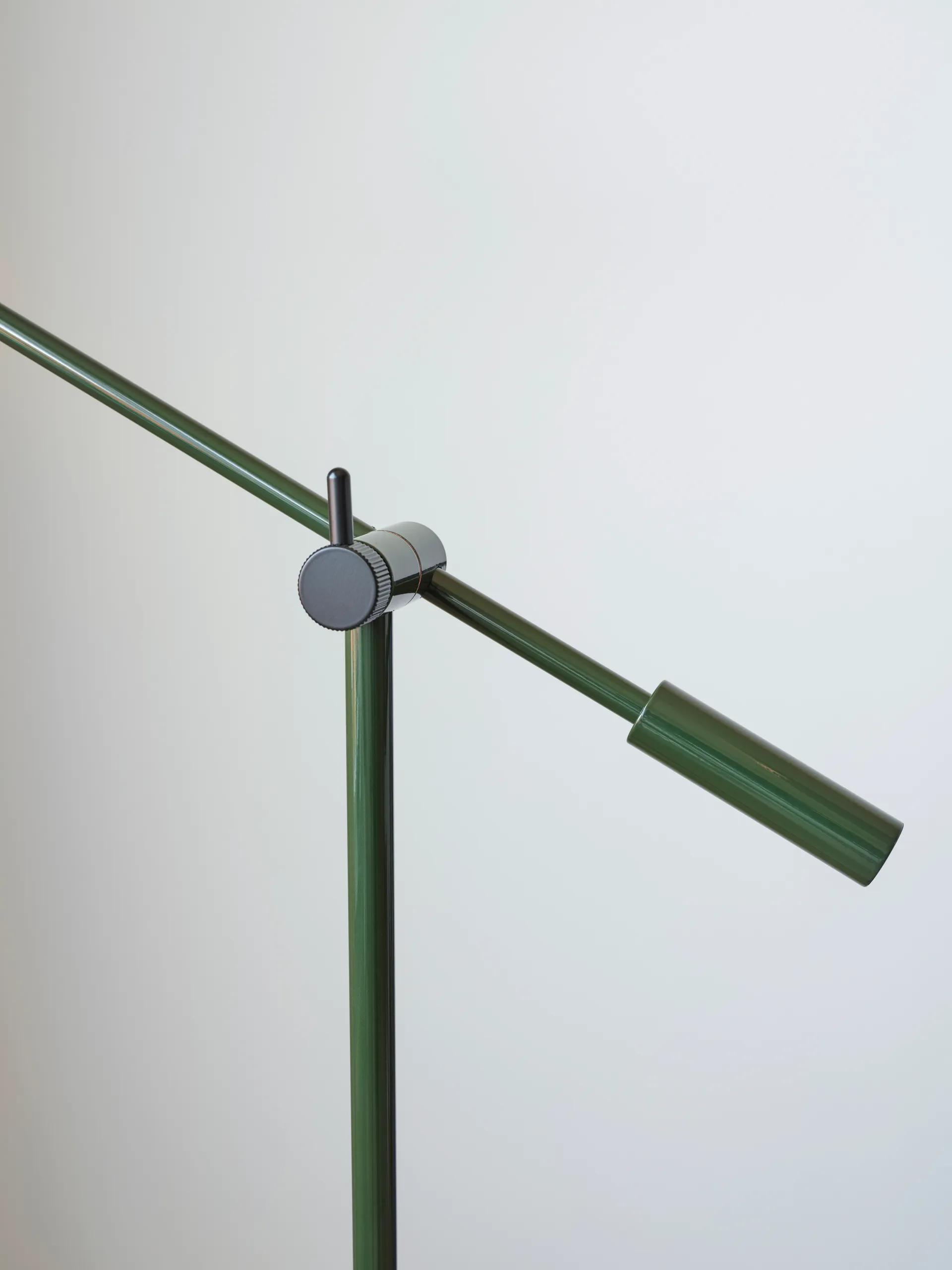 Cato golvlampa 134 cm, Blank skogsgrön-mattsvart Belid