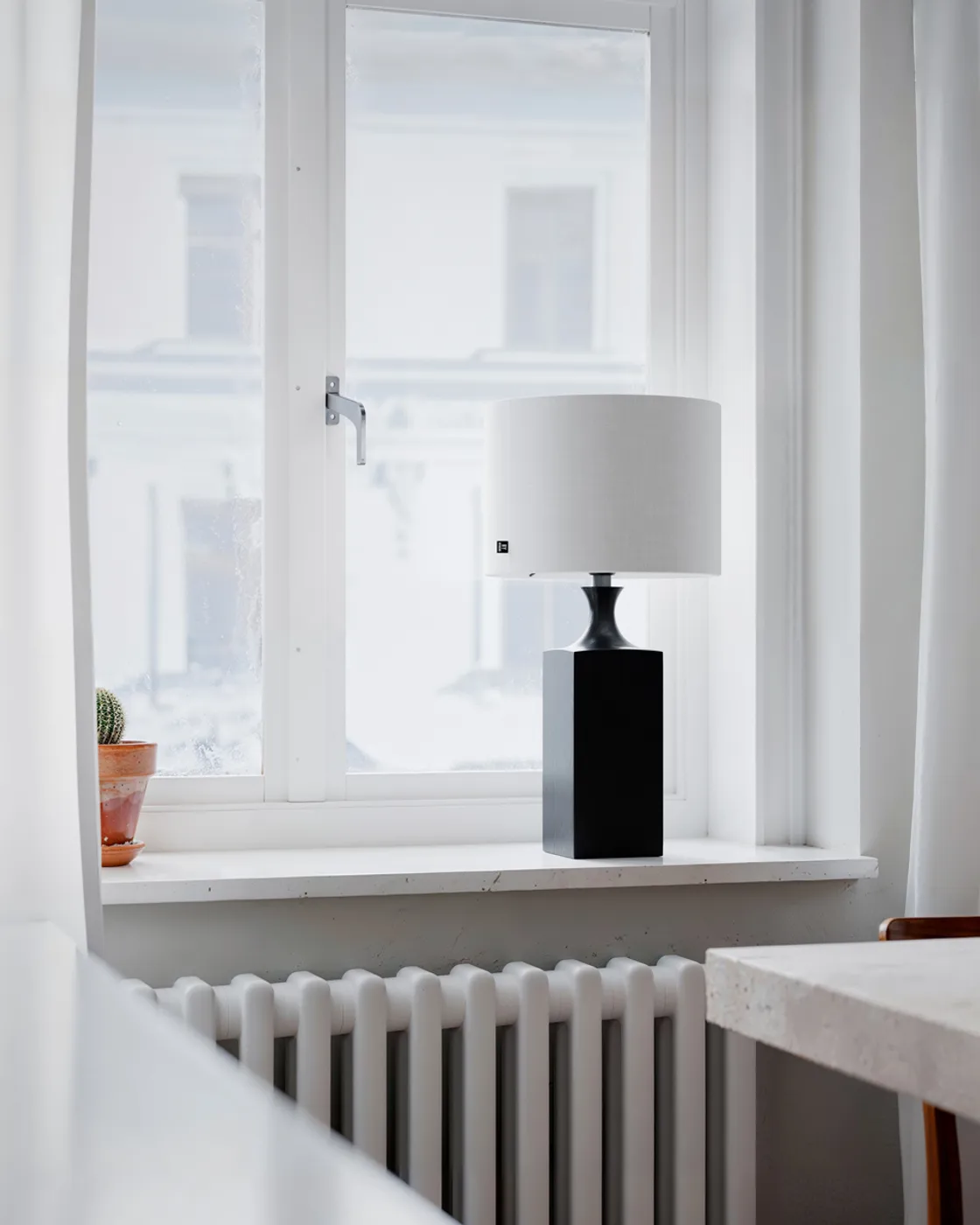Woody table lamp 56 cm, Black-white By Rydéns
