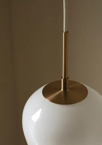 MT221 Tulip lamp Ø17 cm - Opal glass-brass - Carl Hansen & Søn