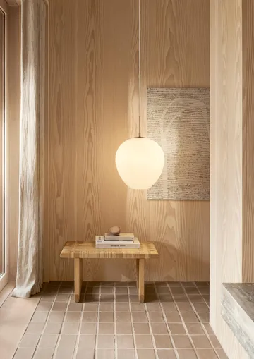 MT221 Tulip lamp Ø36 cm - Opal glass-brass - Carl Hansen & Søn