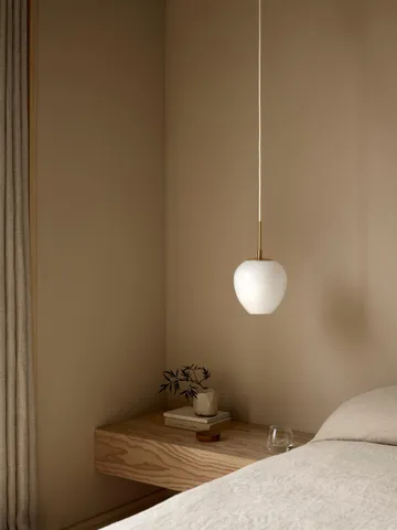 MT221 Tulip-Leuchte Ø17 cm - Opalglas-Messing - Carl Hansen & Søn