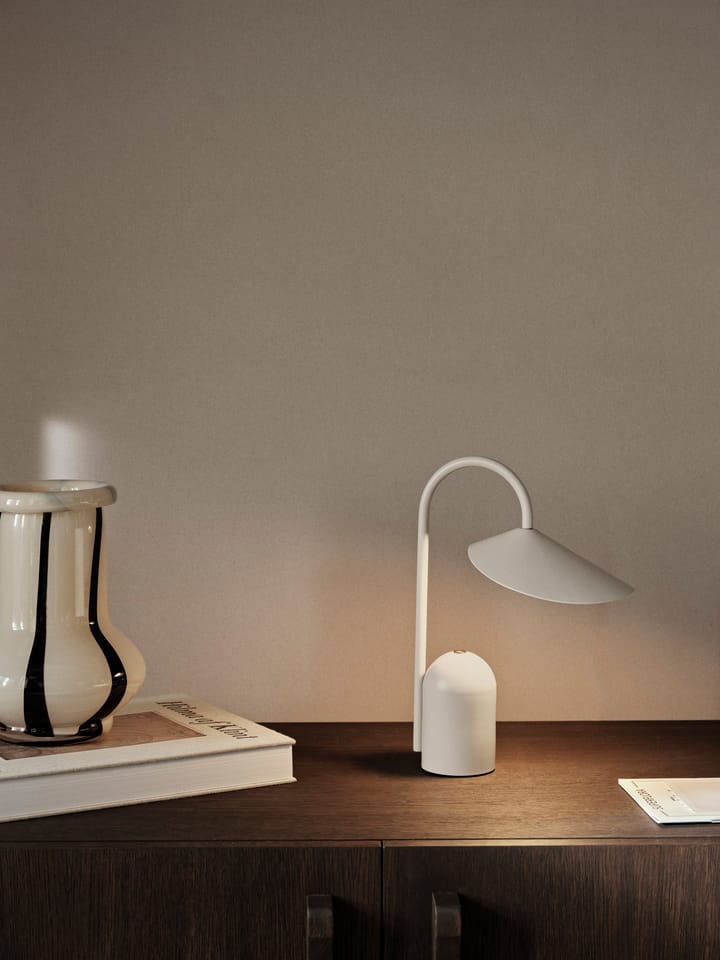 Arum portabel lampa, Cashmere Ferm Living
