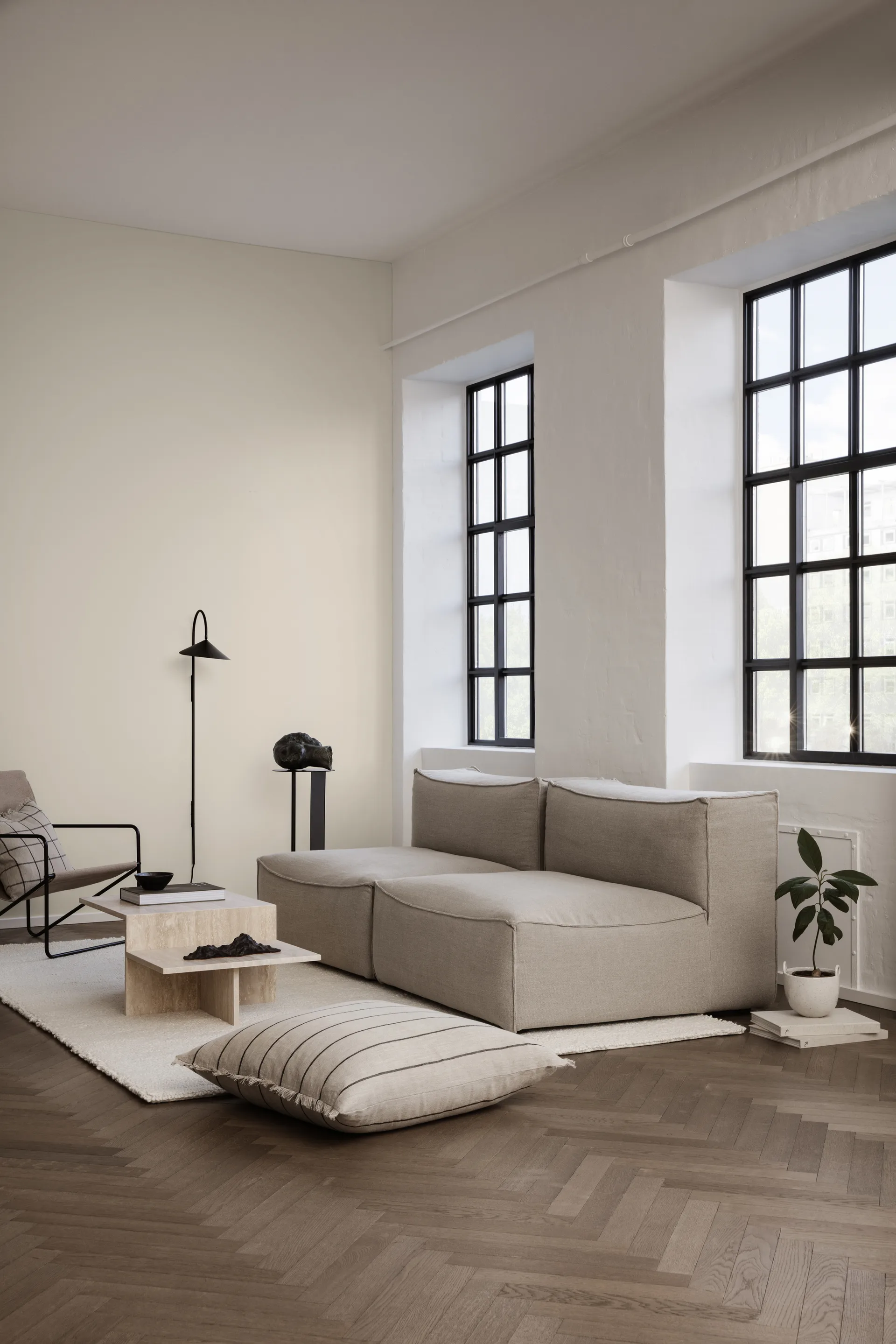 Arum swivel tall vägglampa, Black Ferm Living