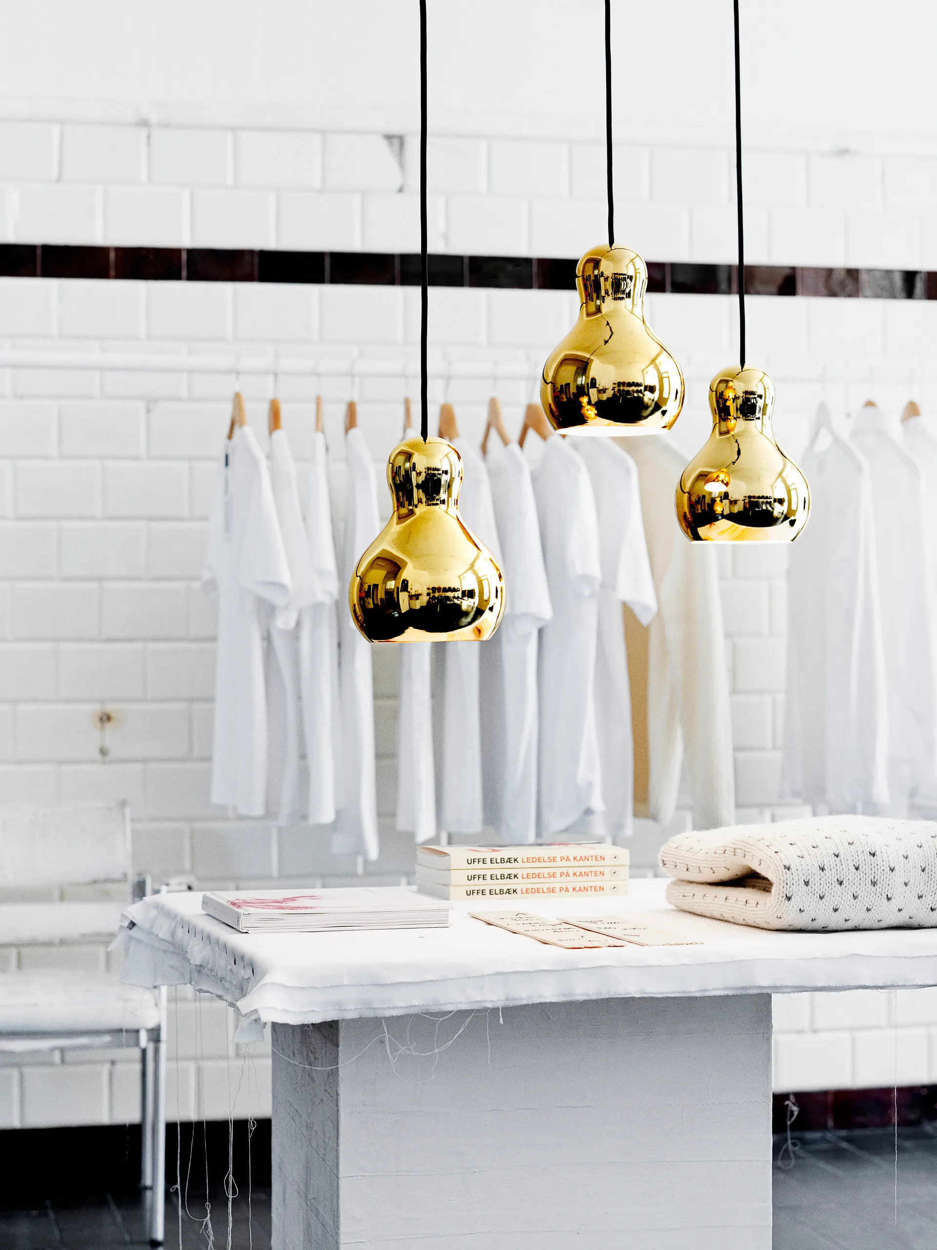 Calabash P1 pendant lamp, Gold Fritz Hansen