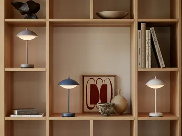 Clam portable Tischleuchte 31 cm - Dusk blue - Fritz Hansen