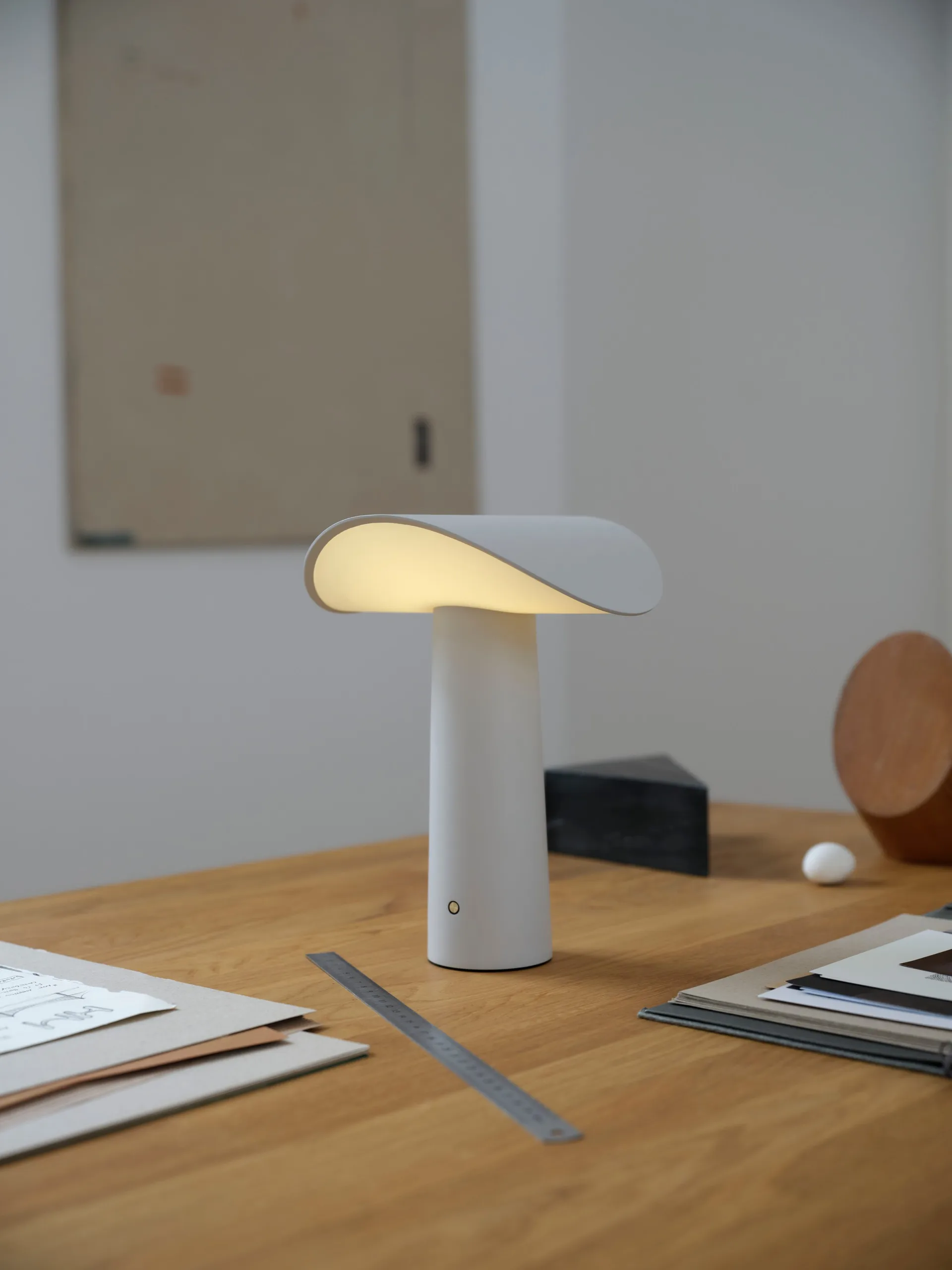 Lium portable table lamp 22.5 cm, Warm grey Gejst