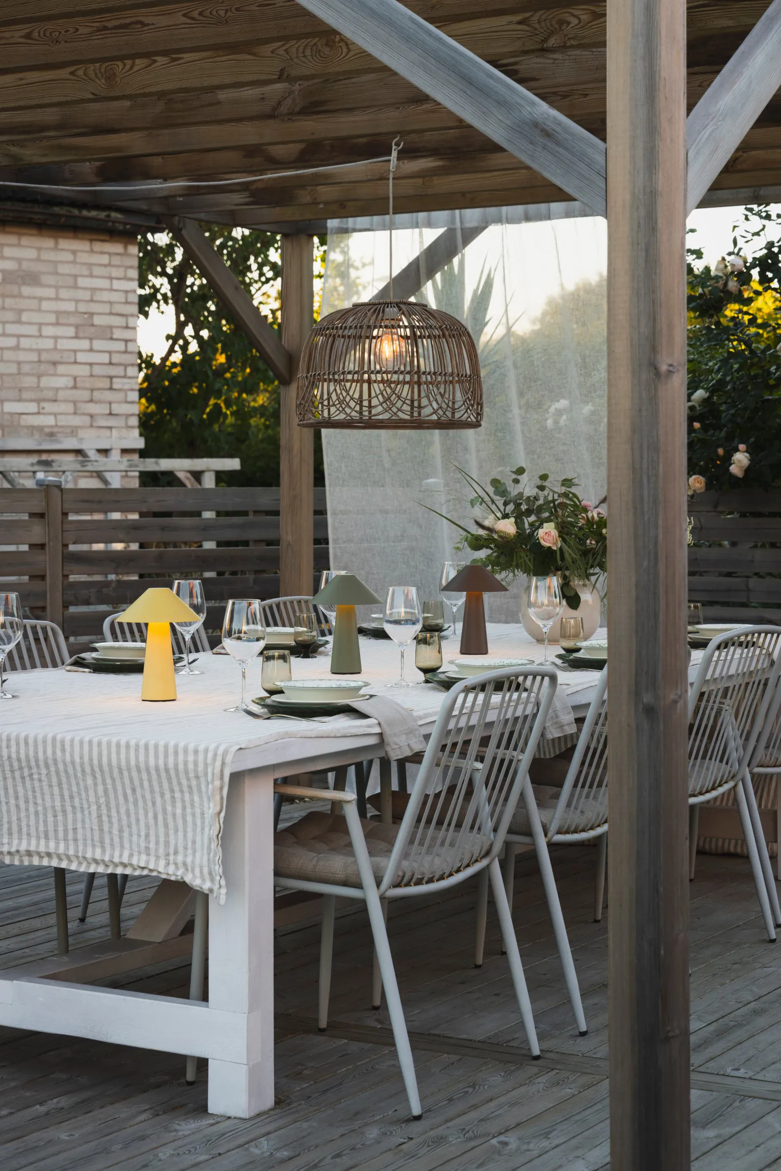 Cannes portable Tischleuchte, Hafergelb Globen Lighting