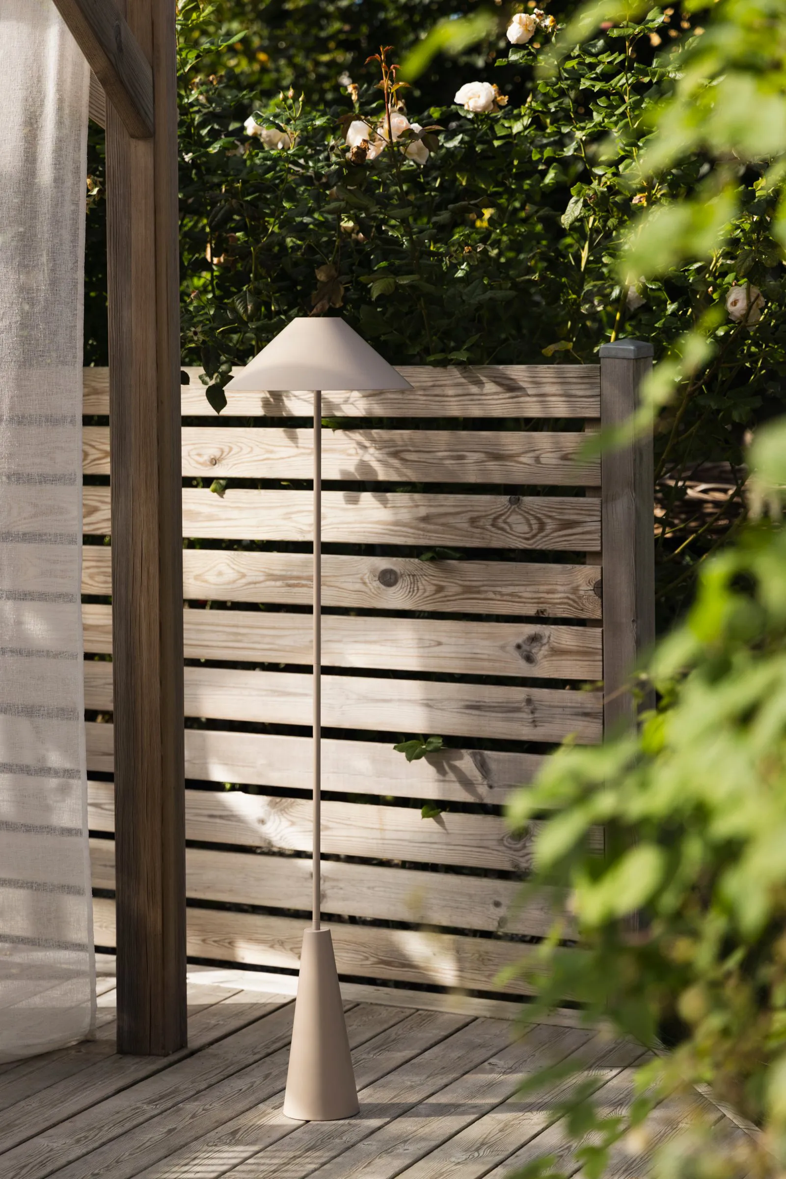 Cannes Stehleuchte portabel, Schlammfarbend Globen Lighting