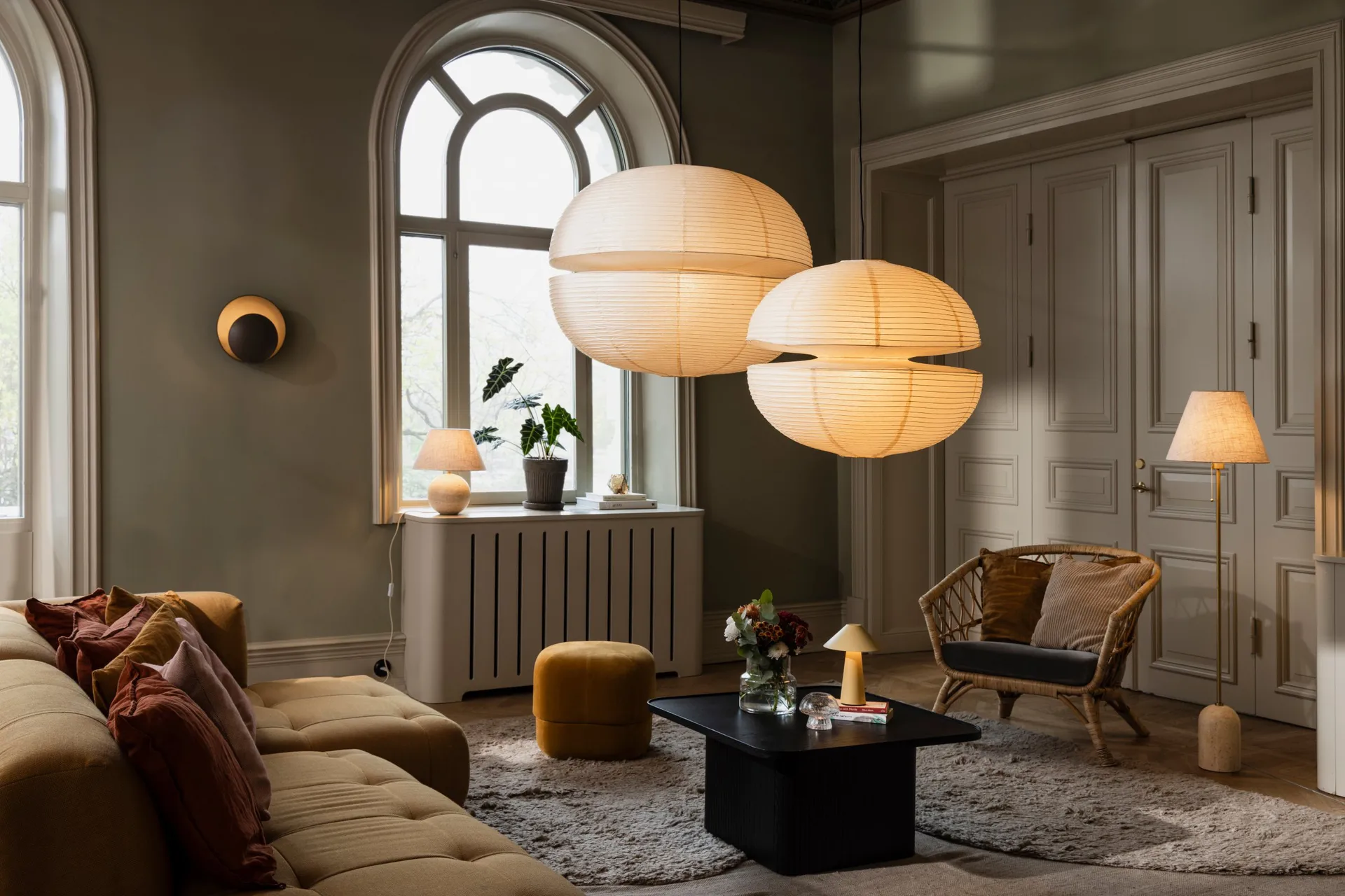 Castello 35 bordslampa, Beige travertine Globen Lighting