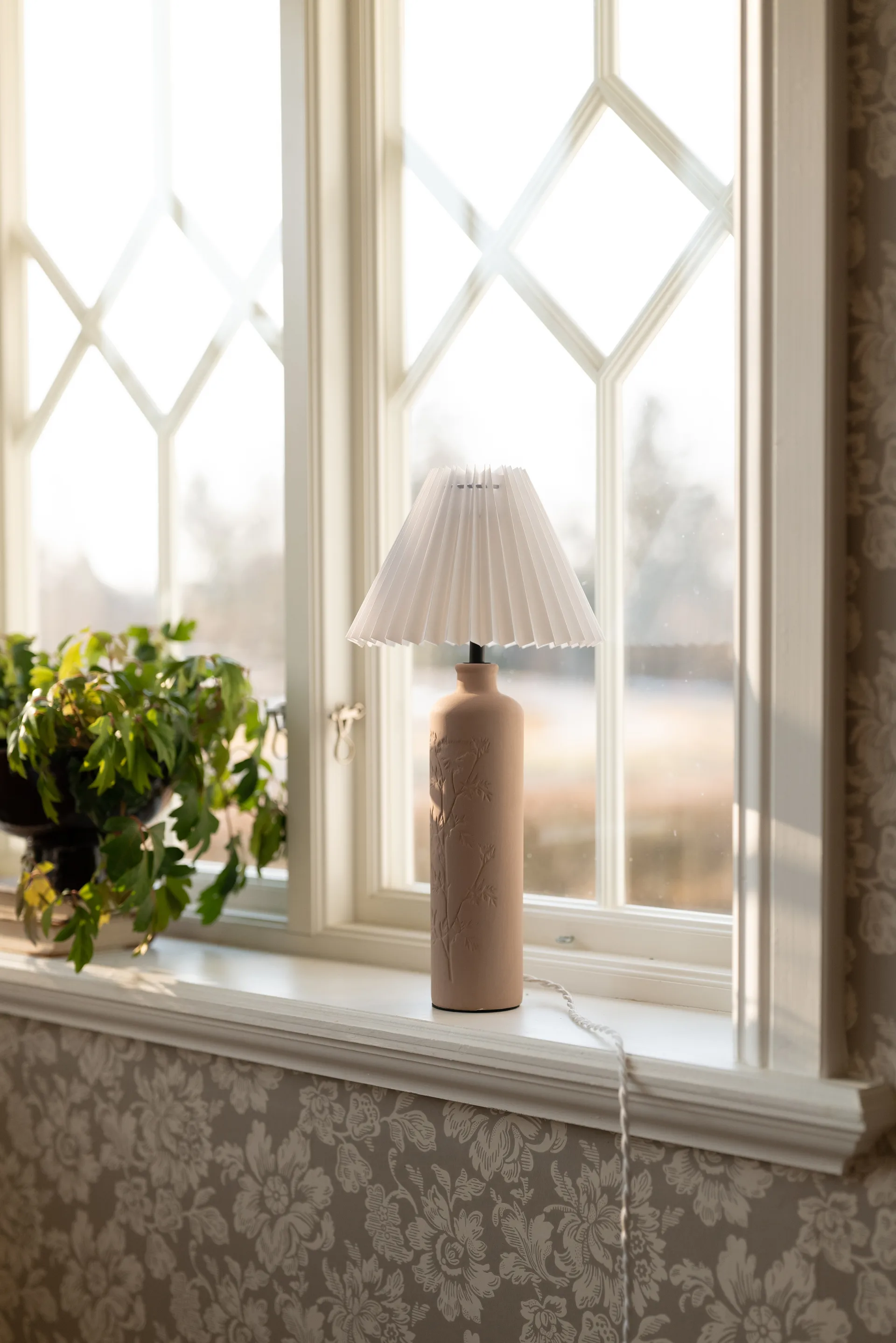 Flora table lamp 46 cm, Mud Globen Lighting