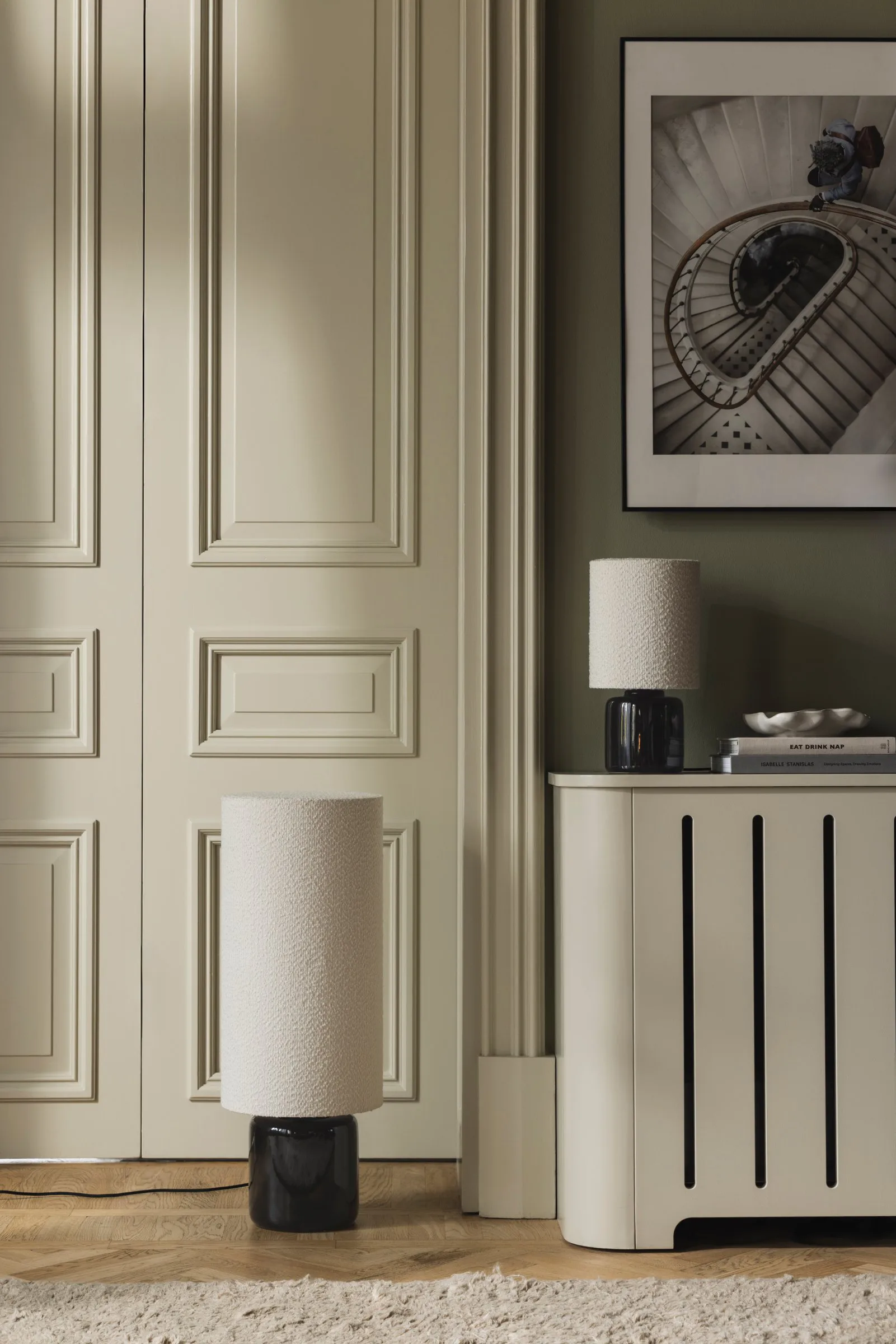 Florian golvlampa, Vit bouclé/svart, Ø30x80 cm Globen Lighting