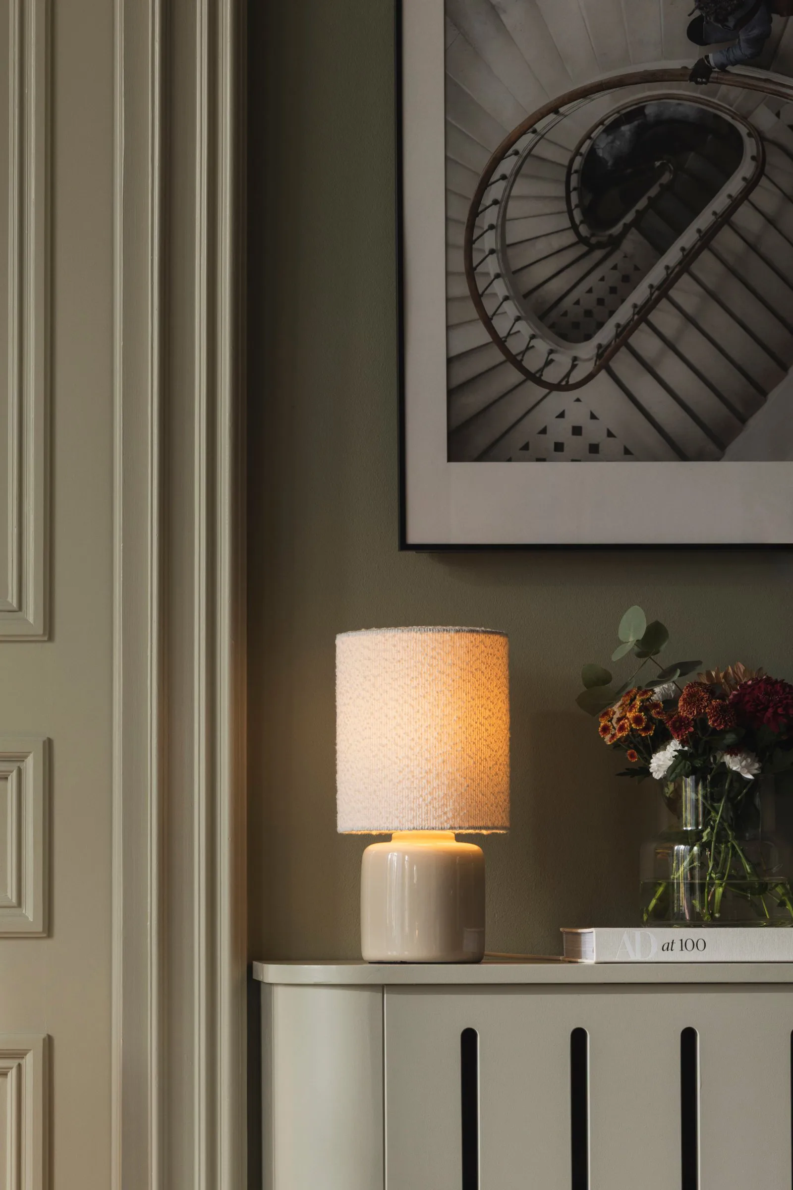 Florian table lamp, White bouclé/beige, Ø20x39 cm Globen Lighting