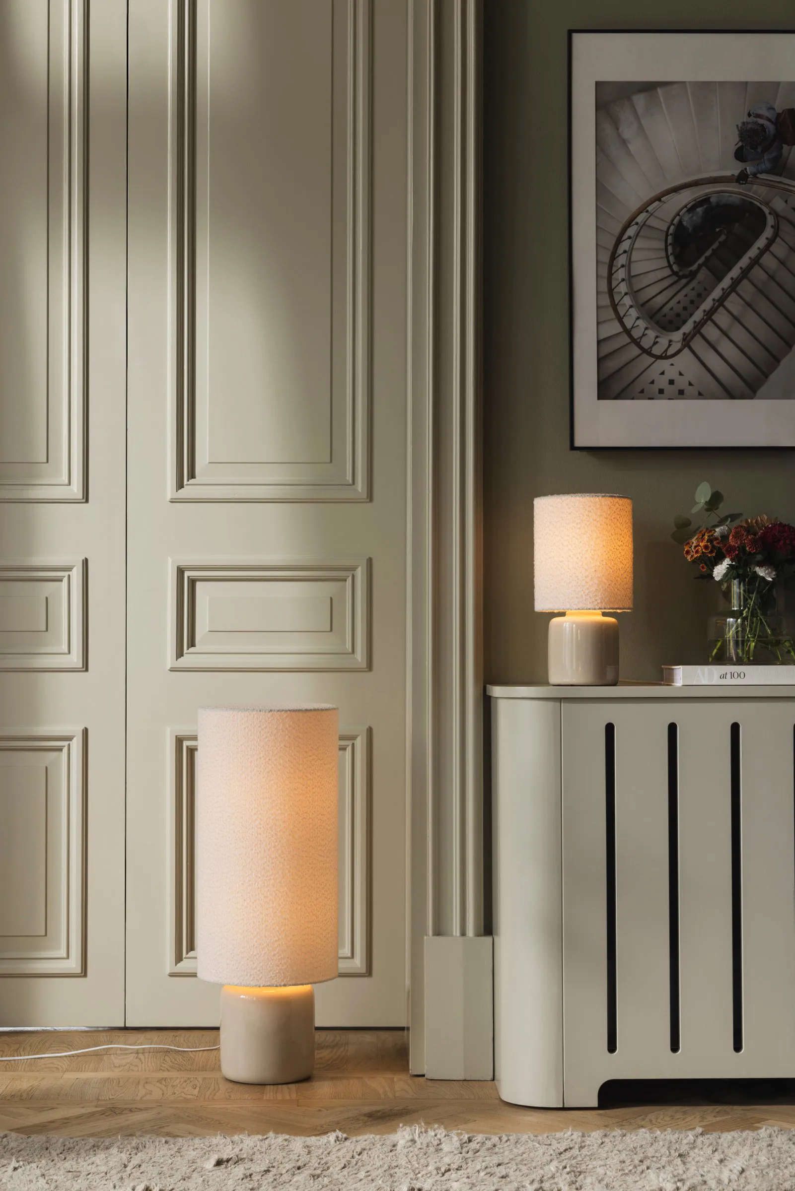 Florian table lamp, White bouclé/beige, Ø20x39 cm Globen Lighting