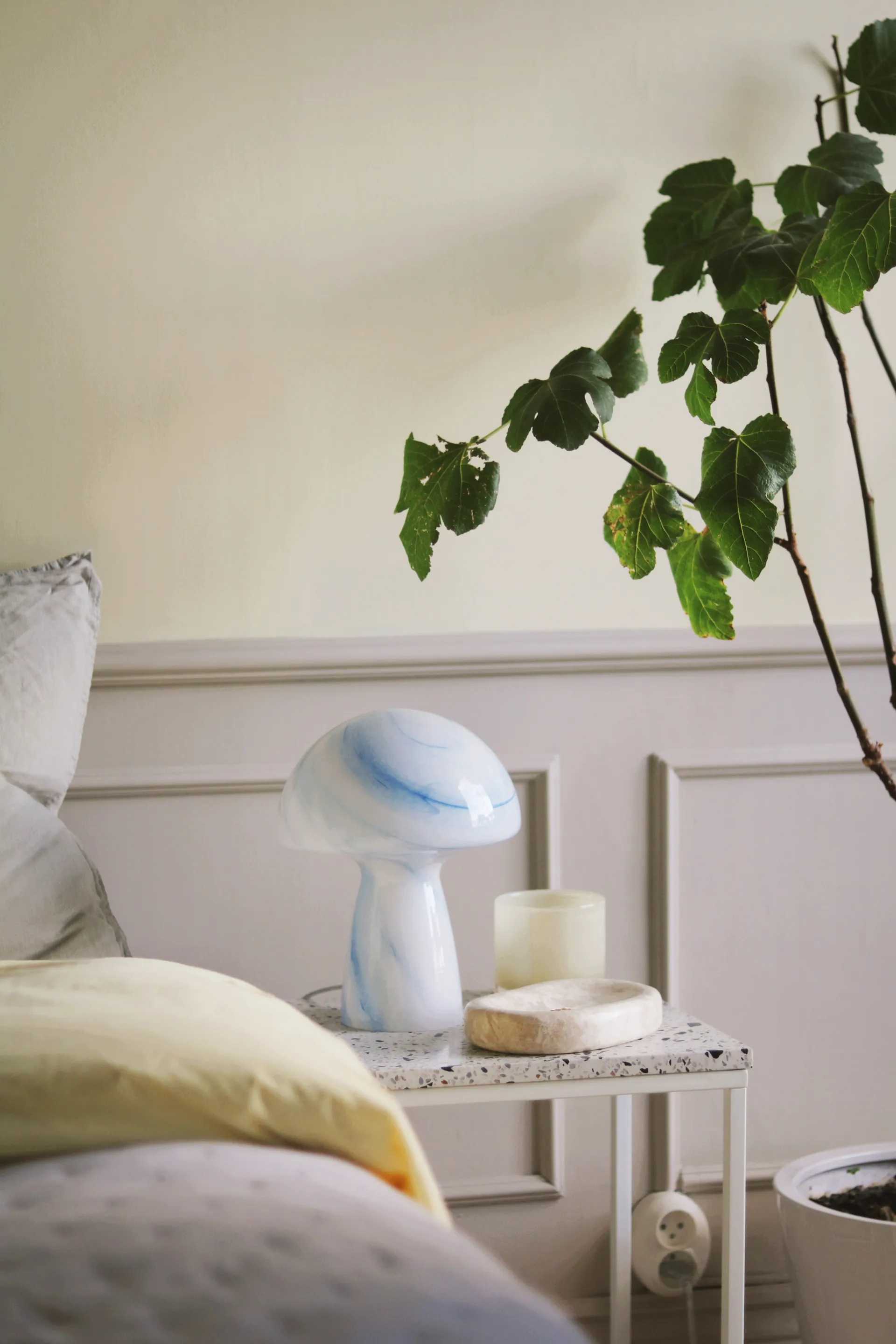 Fungo Swirl 22 table lamp, Blue Globen Lighting