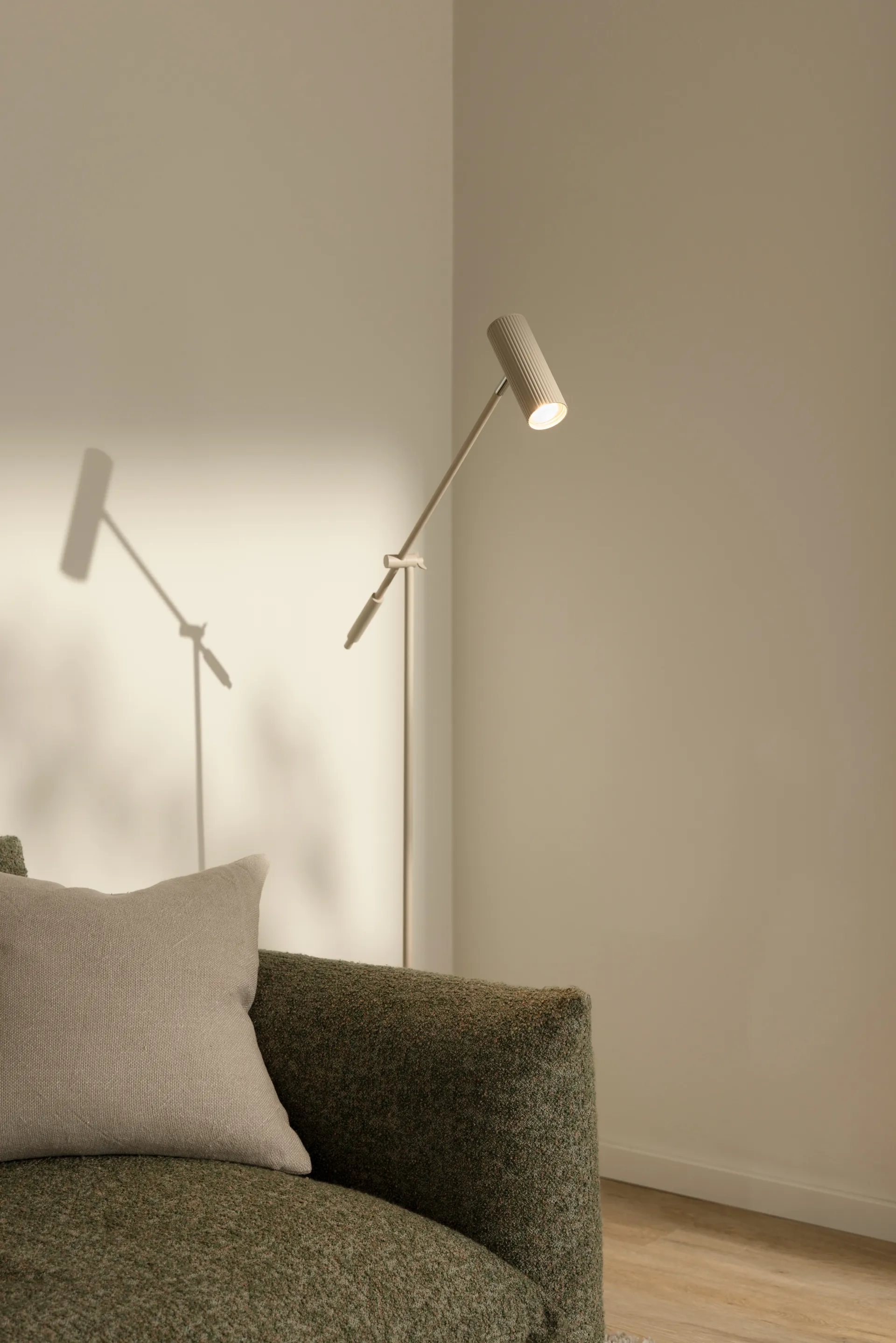 Hubble floor lamp, Red beige Globen Lighting