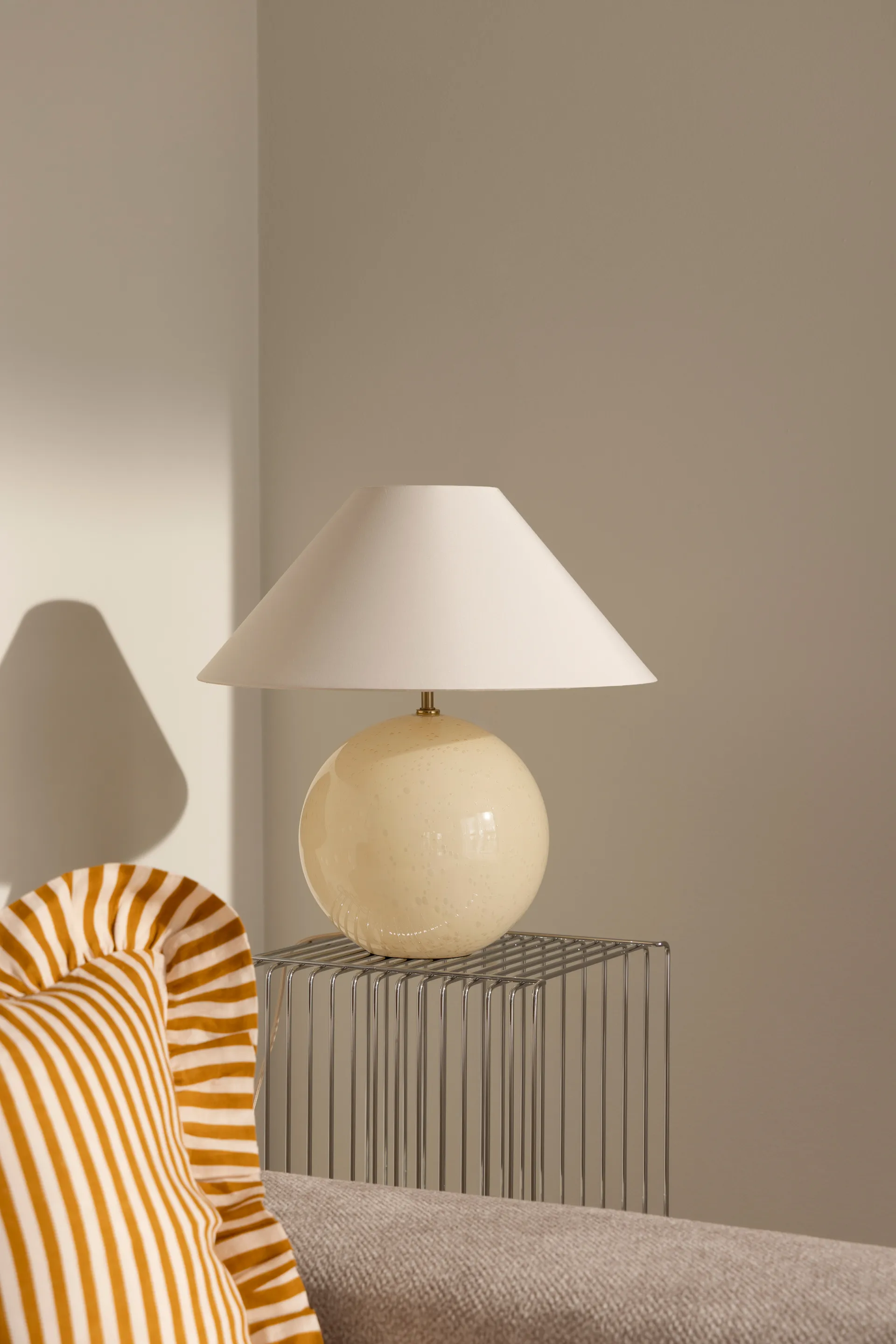 Iris 45 table lamp, White Globen Lighting