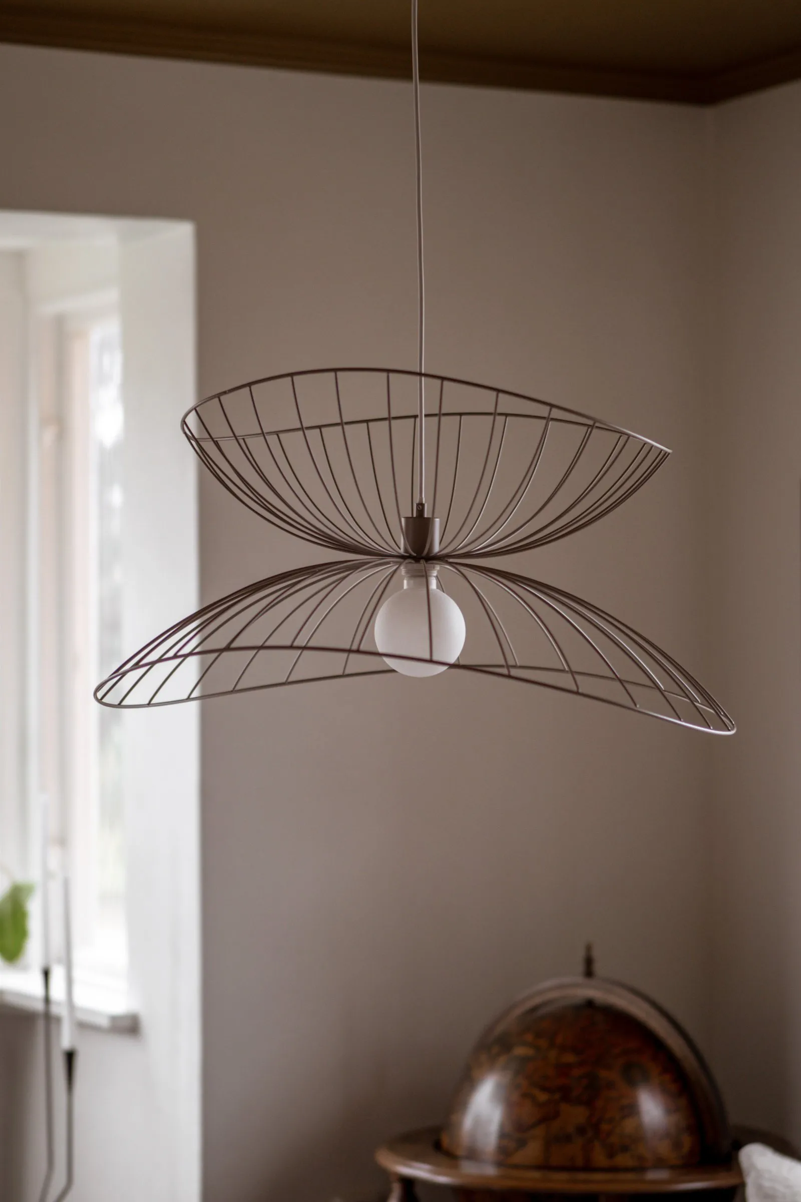 Ray Pendelleuchte Ø70 cm, Mud Globen Lighting
