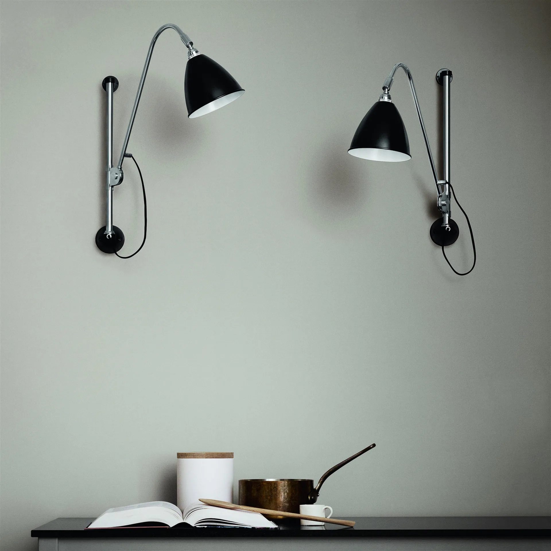 Bestlite BL5 vägglampa, Svart-krom GUBI