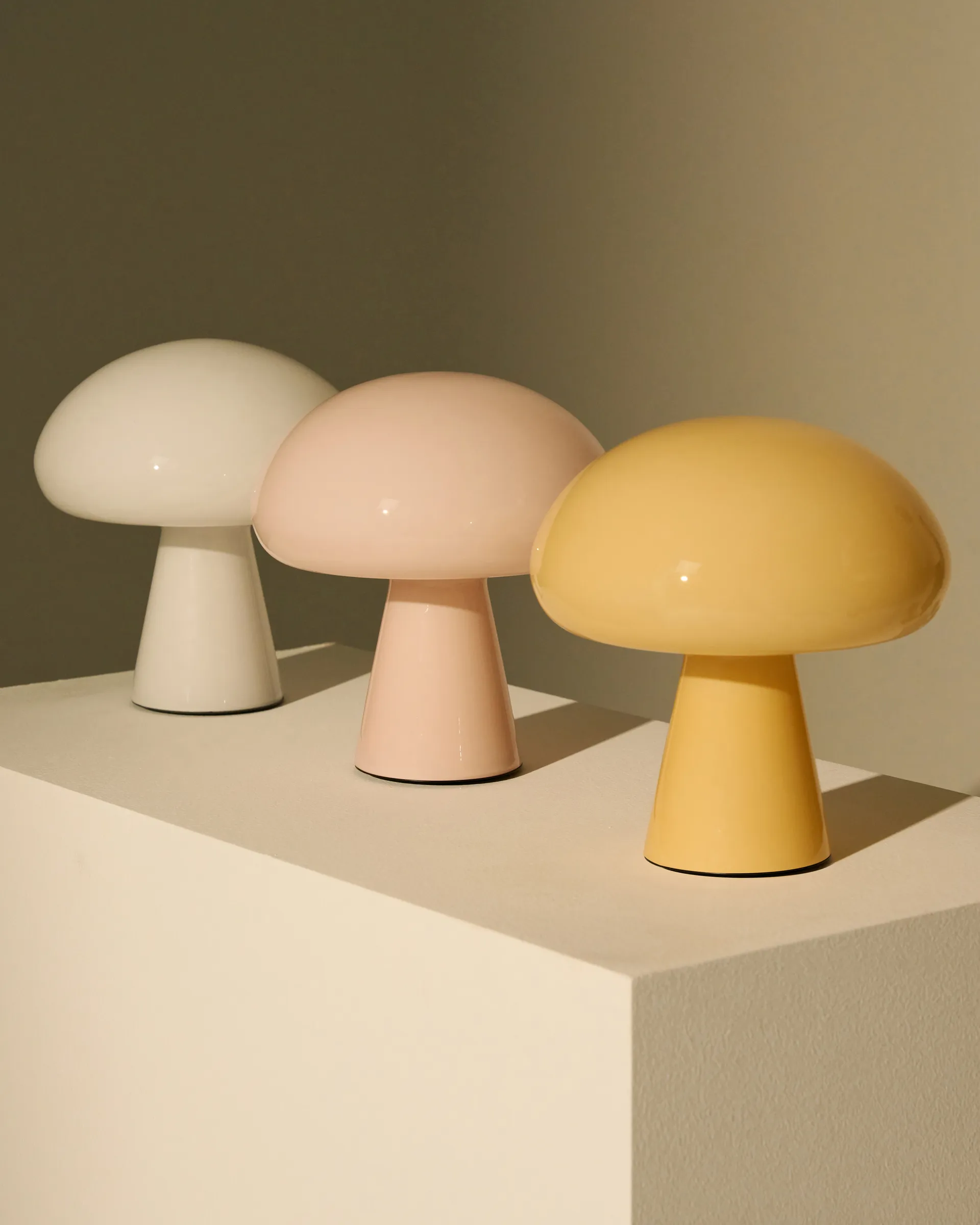 Obello table lamp, Powder pink GUBI