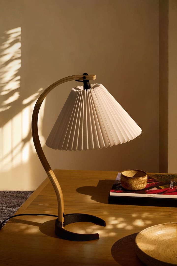 Timberline table lamp, Oak-birch-white GUBI