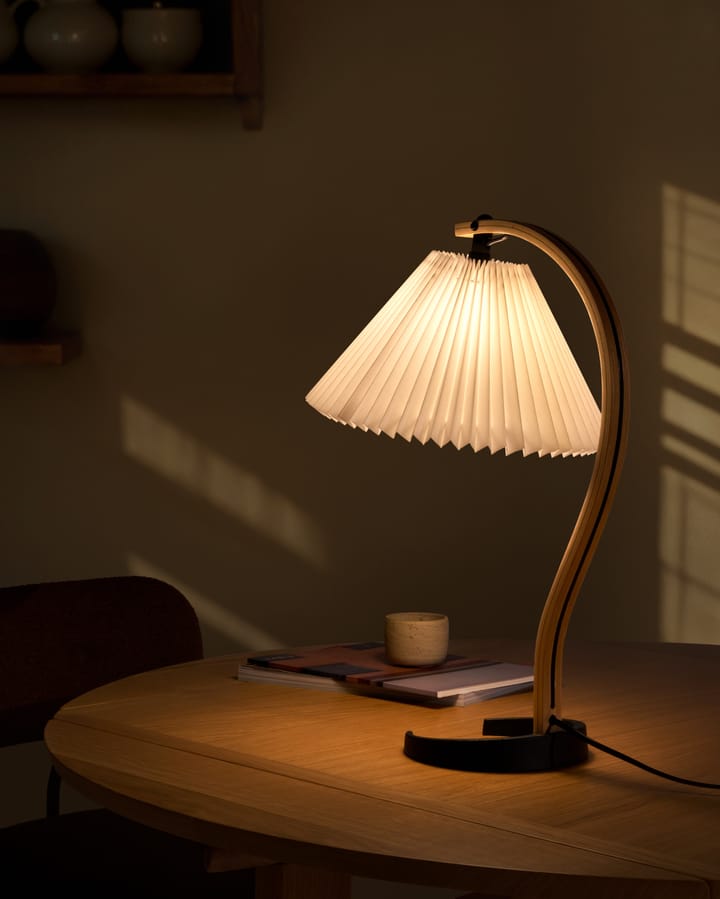 Timberline table lamp, Oak-birch-white GUBI