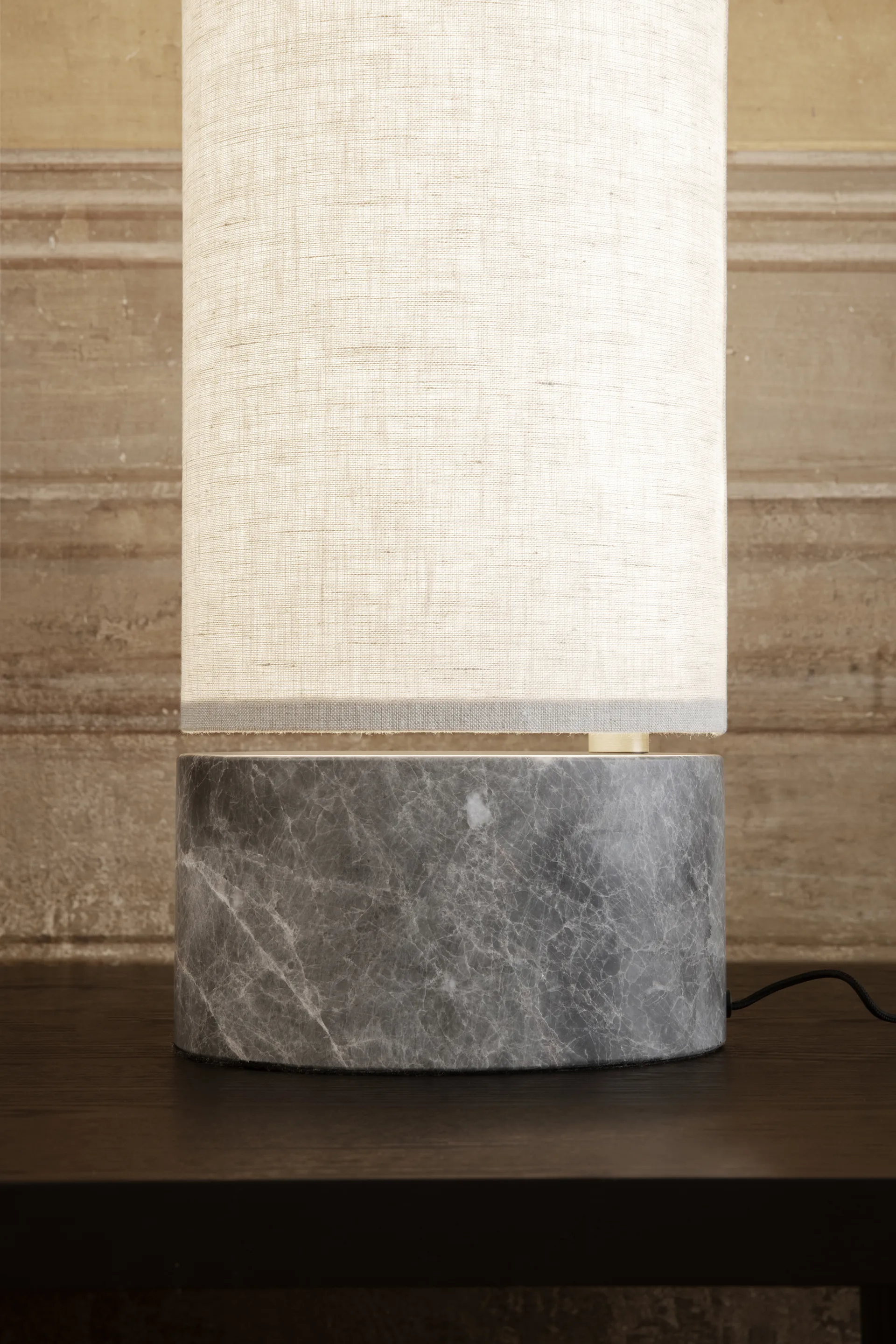 Unbound Tischleuchte, Canvas-Grauer Marmor GUBI