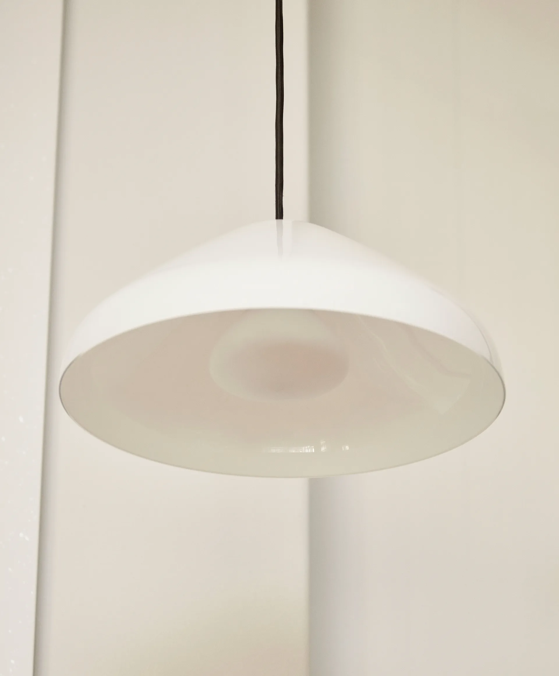 Pao Glass pendel Ø35 cm, Vit-opalglas HAY