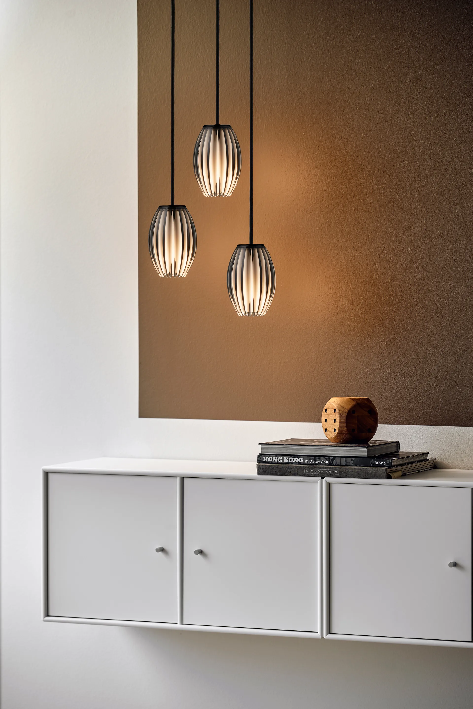 Tentacle pendant medium, Black-Smoked Herstal