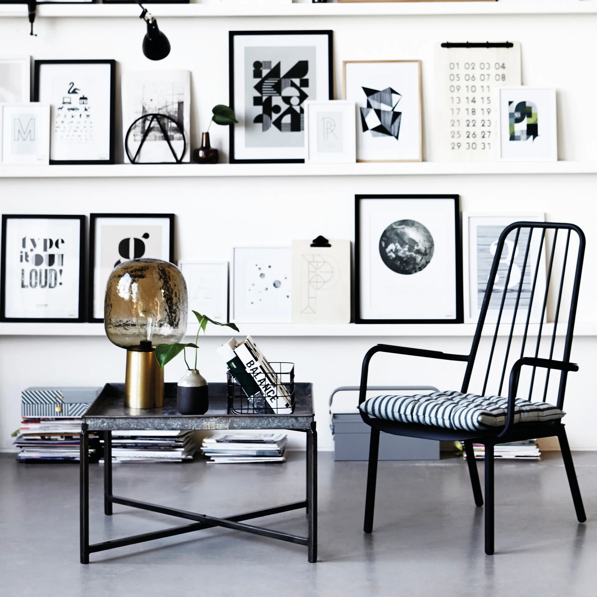 Note bordslampa, grå-mässing House Doctor