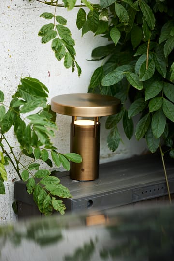 BringMe mini portabel bordslampa - Burnished brass - Hübsch Interior