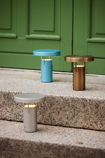 BringMe mini portabel bordslampa - Burnished brass - Hübsch Interior