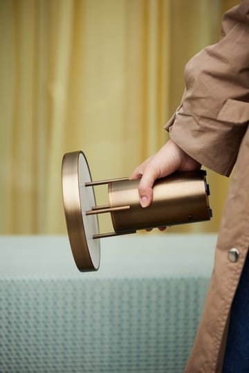 BringMe mini portabel bordslampa - Burnished brass - Hübsch Interior