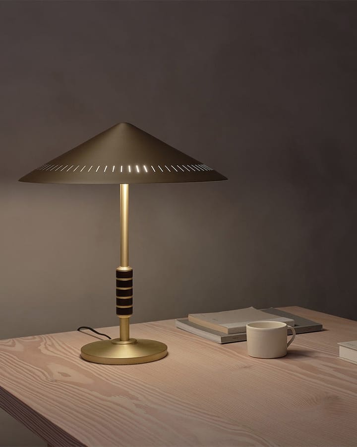 Governor 250 table lamp, Brass-walnut LYFA