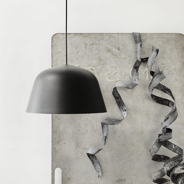 Ambit ceiling lamp Ø25 cm, black Muuto