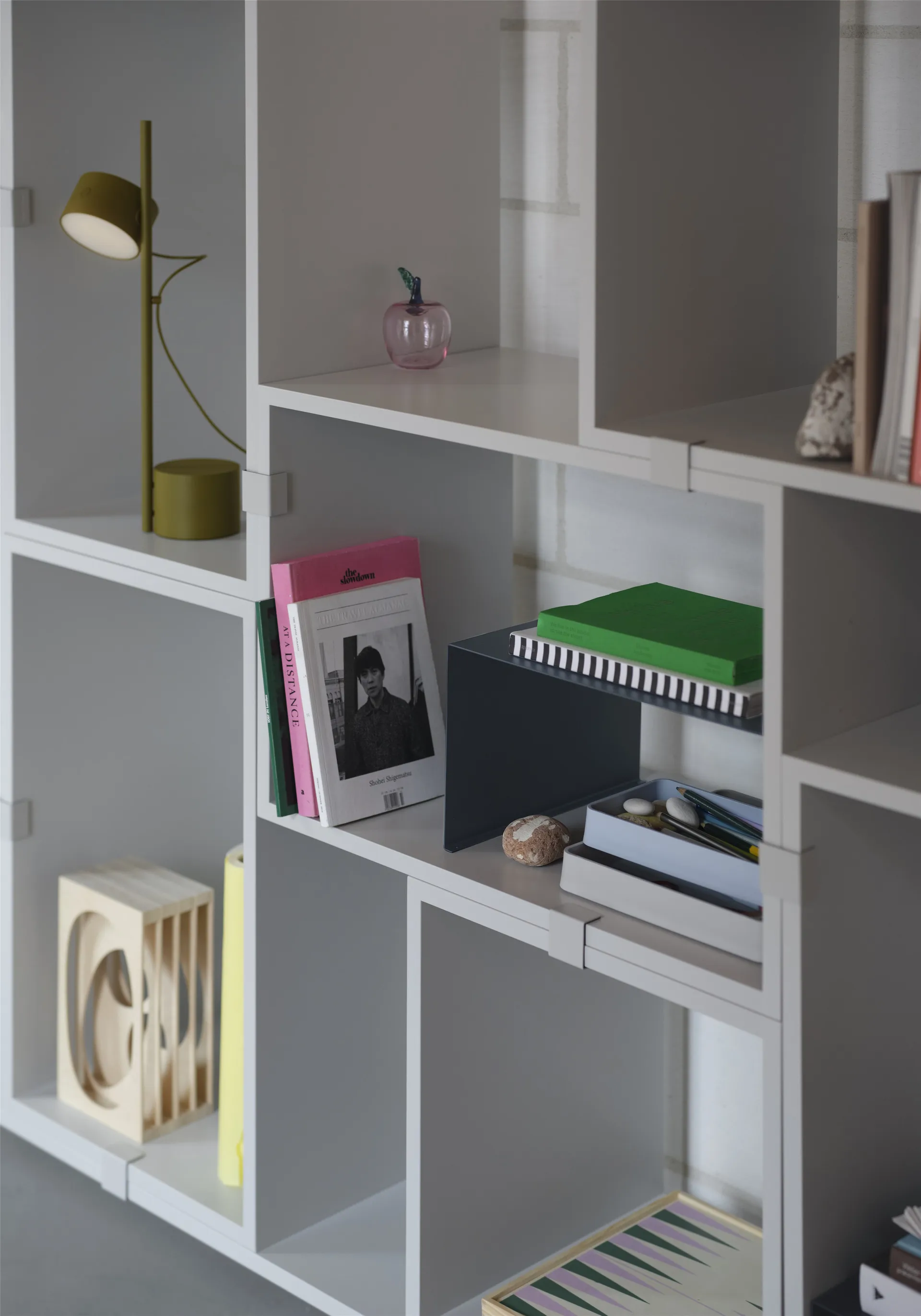 Post Tischleuchte, Brown-green Muuto