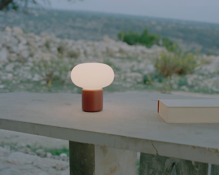 Karl-Johan table lamp portable, Earth red New Works