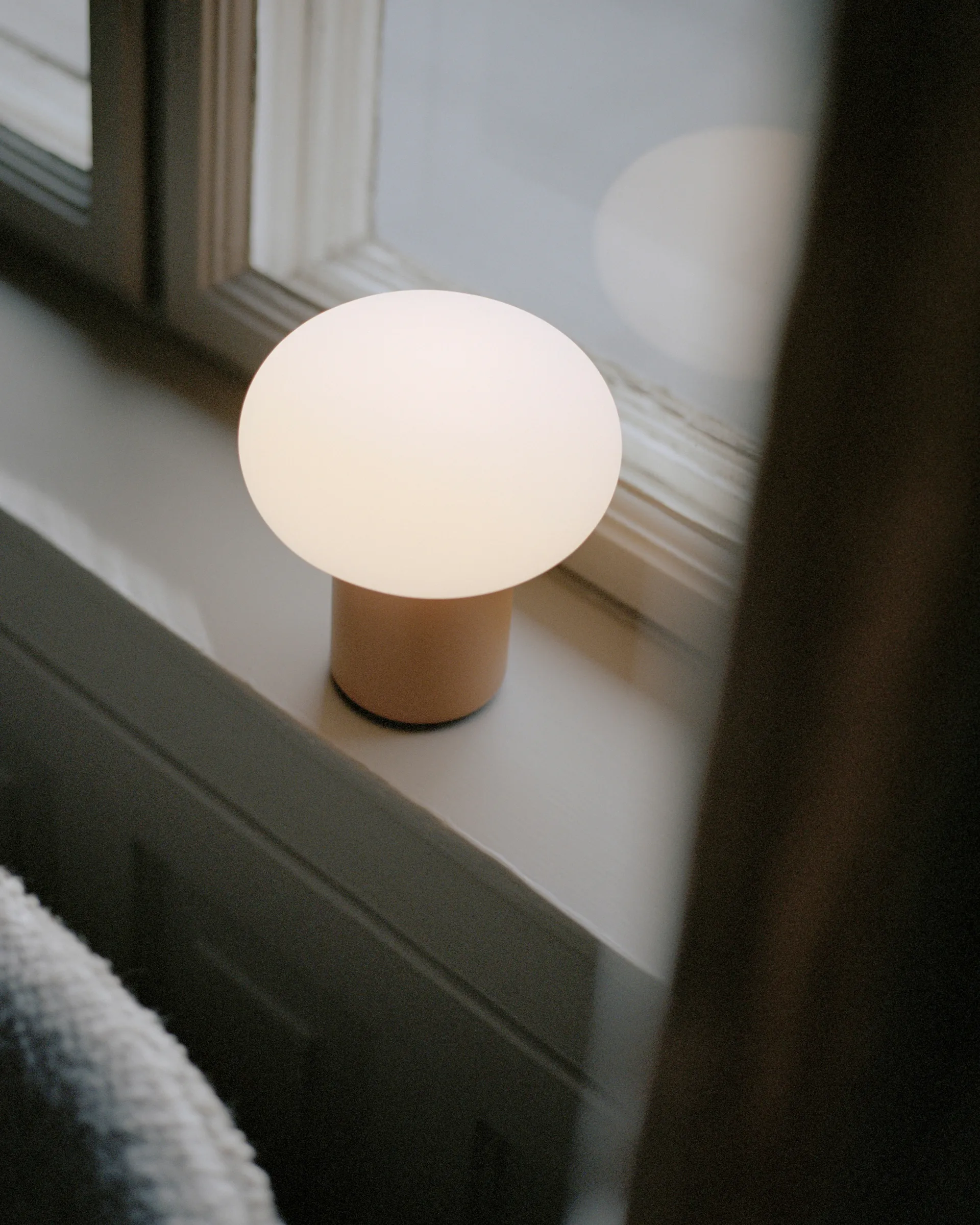 Karl-Johan table lamp portable, Ochre yellow New Works