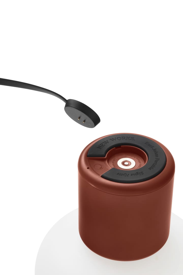 Karl-Johan Tischleuchte tragbar, Earth red New Works