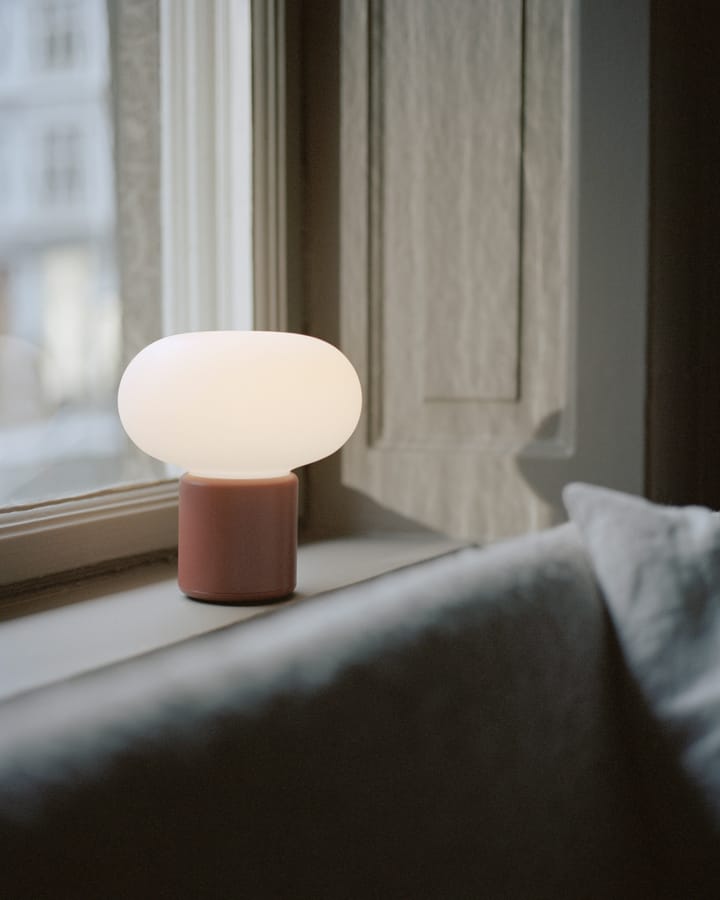 Karl-Johan Tischleuchte tragbar, Earth red New Works