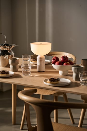 Kizu portable Tischleuchte - White marble - New Works