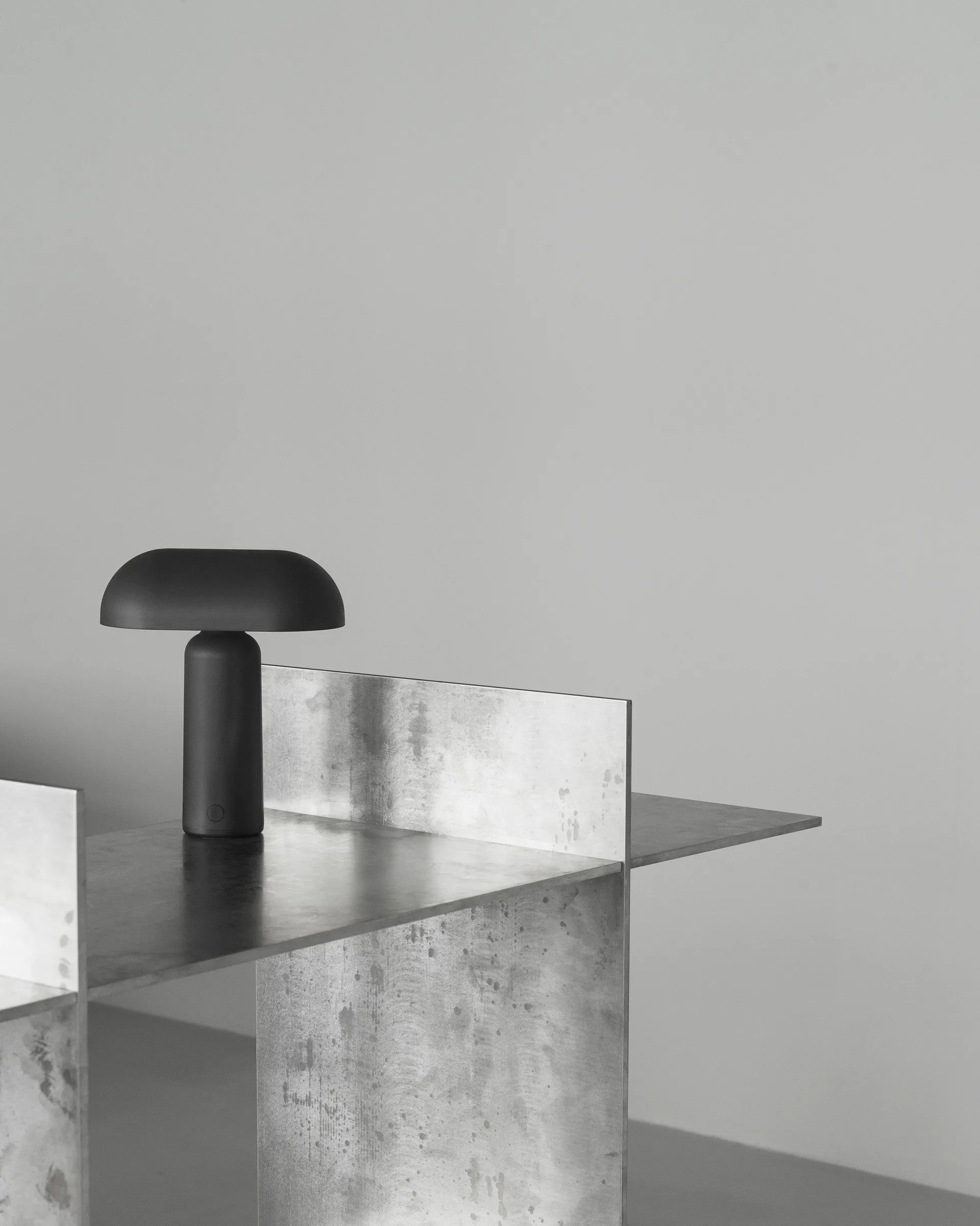 Porta bordslampa, Svart Normann Copenhagen