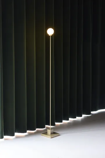 Snowball portable floor lamp 122 cm - Brass - Northern