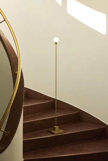 Snowball portable floor lamp 122 cm - Brass - Northern