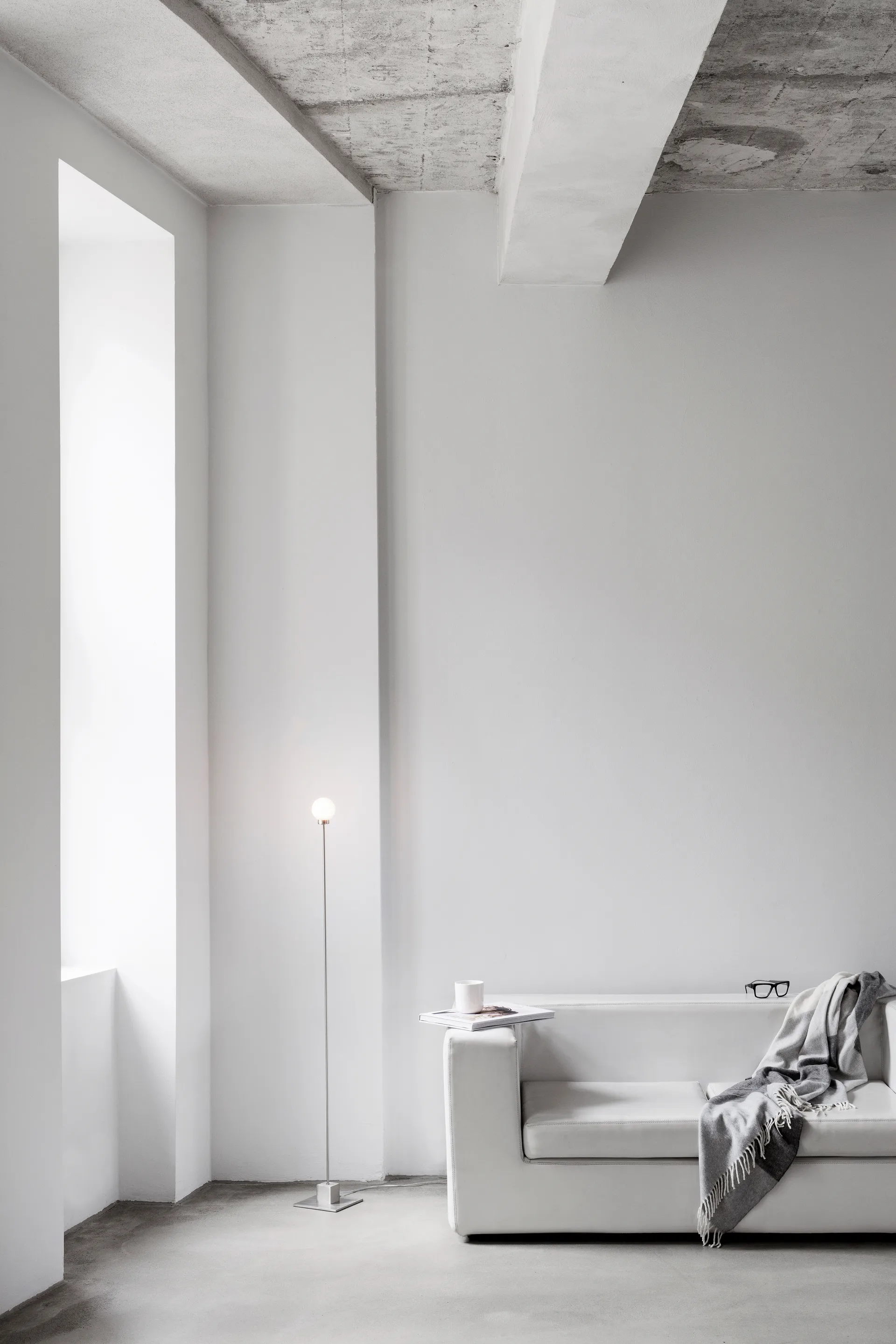 Snowball Stehleuchte 117cm, Steel Northern