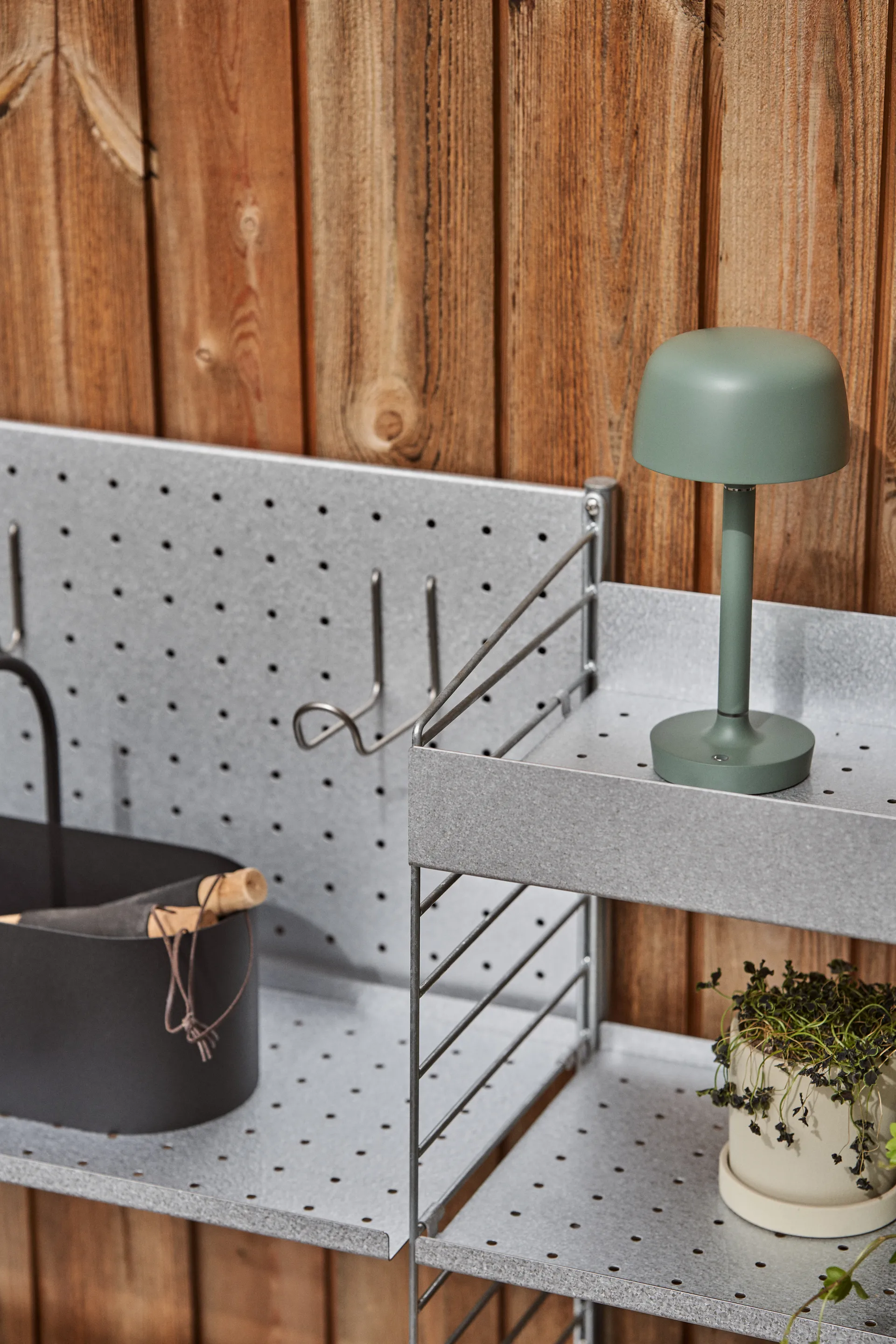 Halo tragbare Tischleuchte 25,5 cm, Green Scandi Living