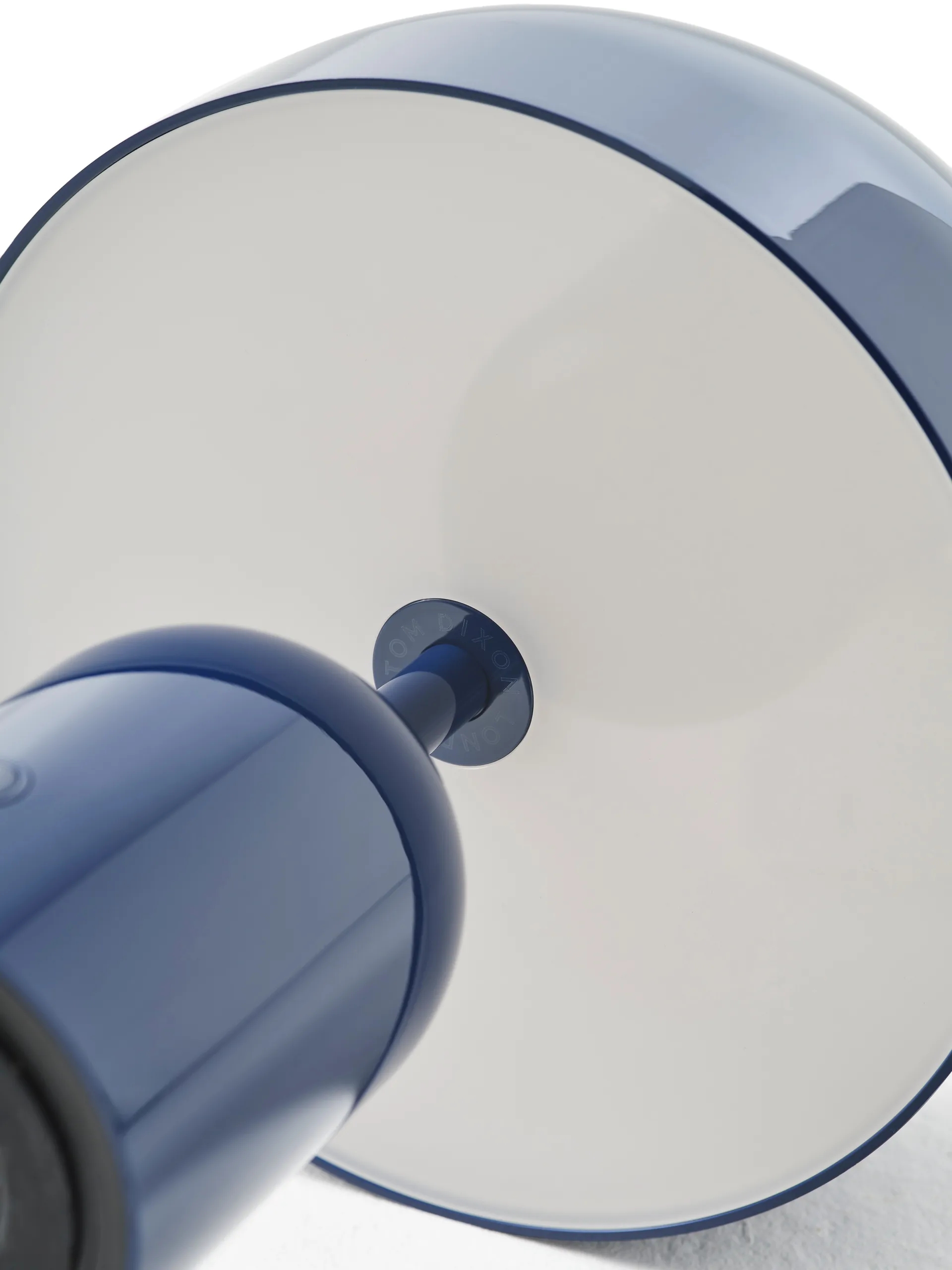 Bell Portabel LED bordslampa 28 cm, Indigo Tom Dixon