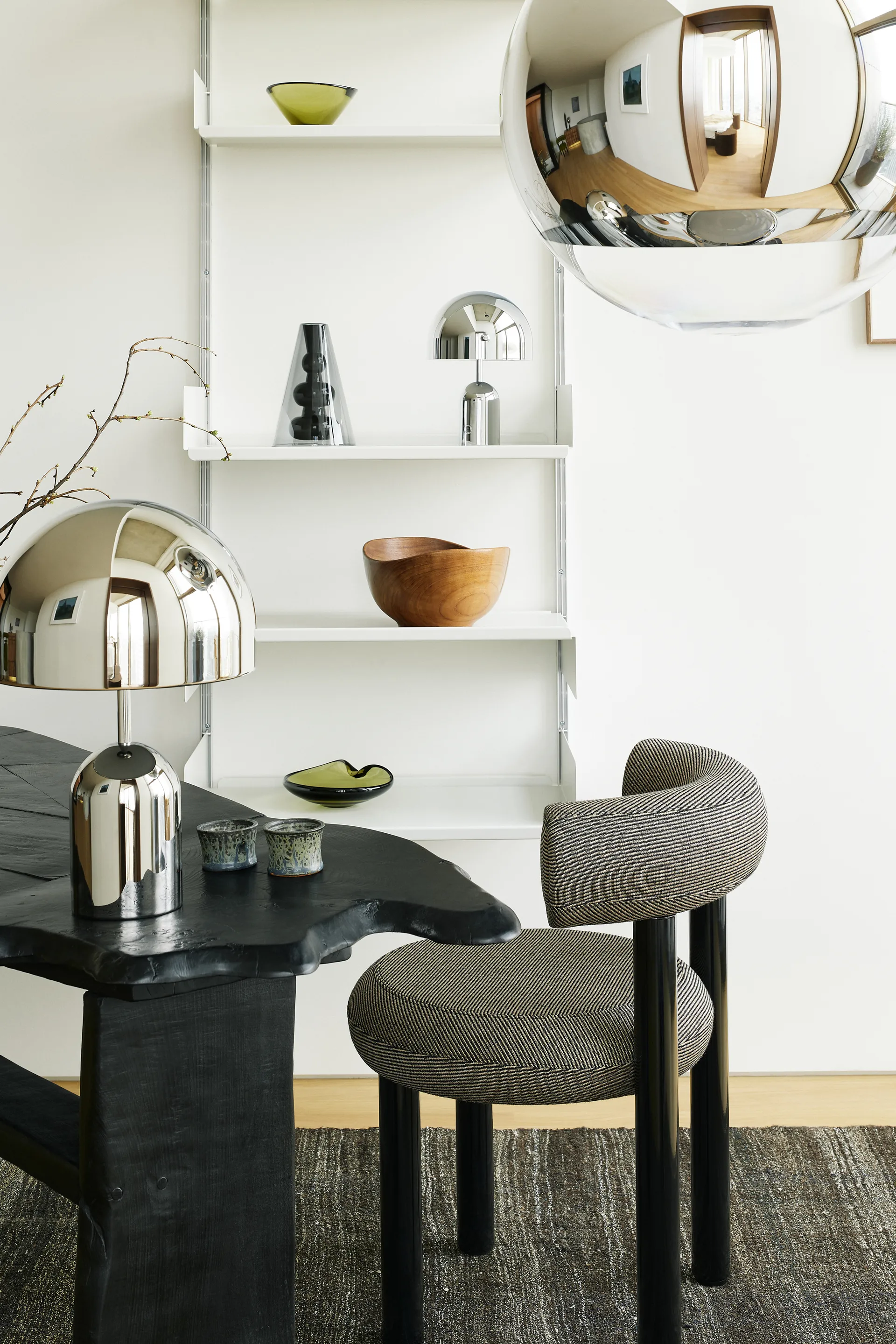 Bell Portabel LED bordslampa 28 cm, Silver Tom Dixon